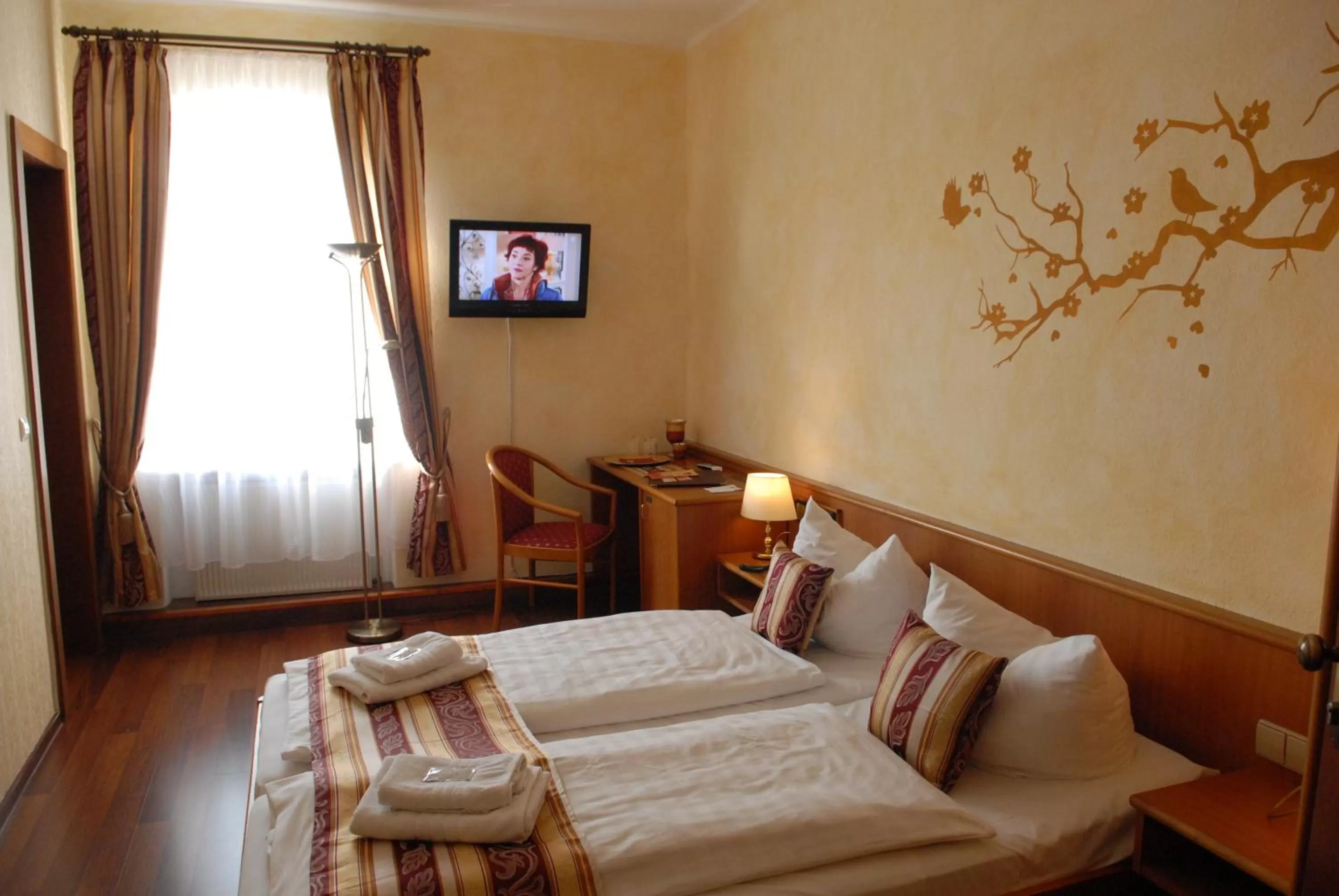 Photo of the whole room, Bed in Hotel Schwarzer Bär