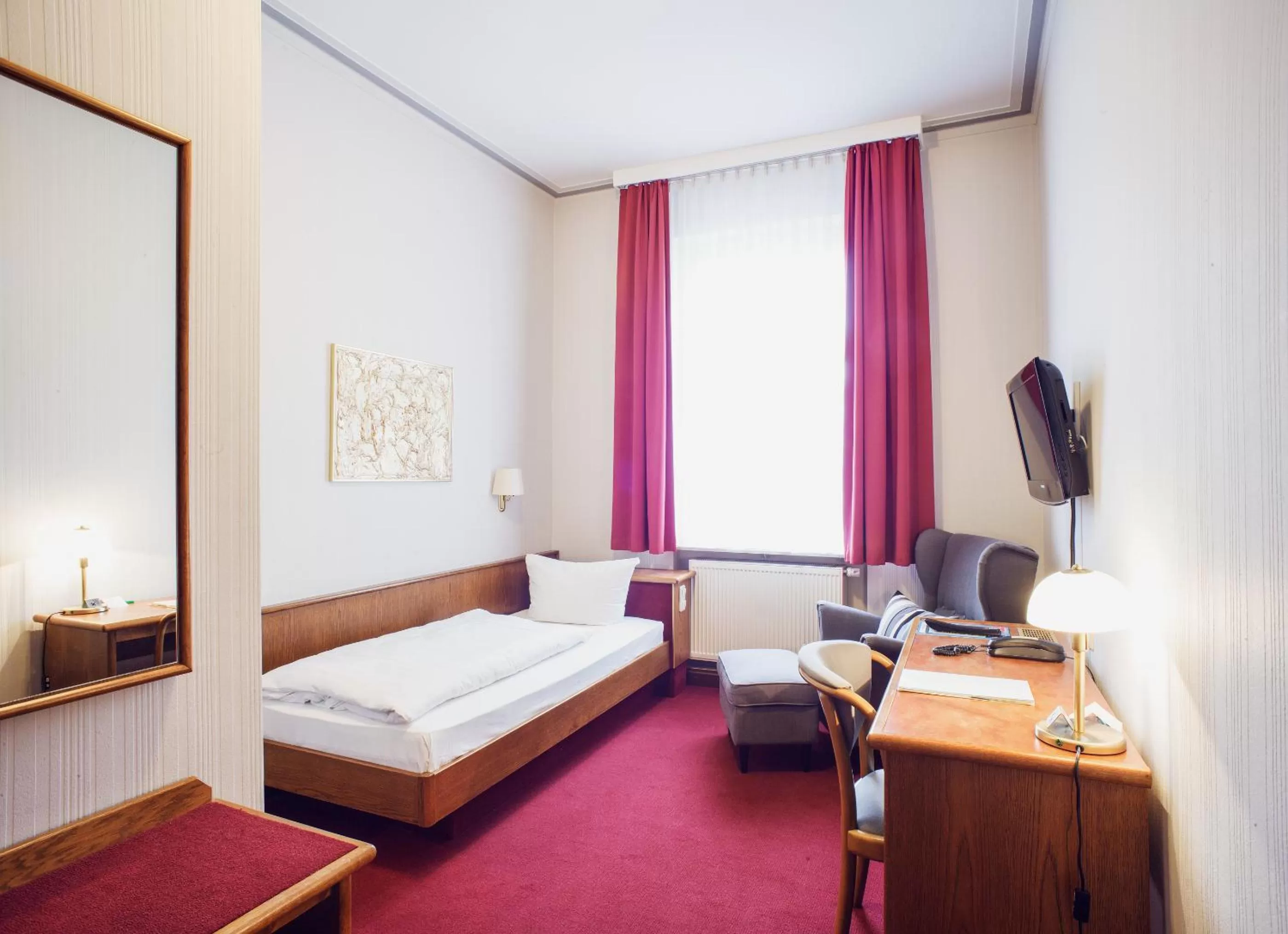 Photo of the whole room, Bed in Schwarzer Bär Jena