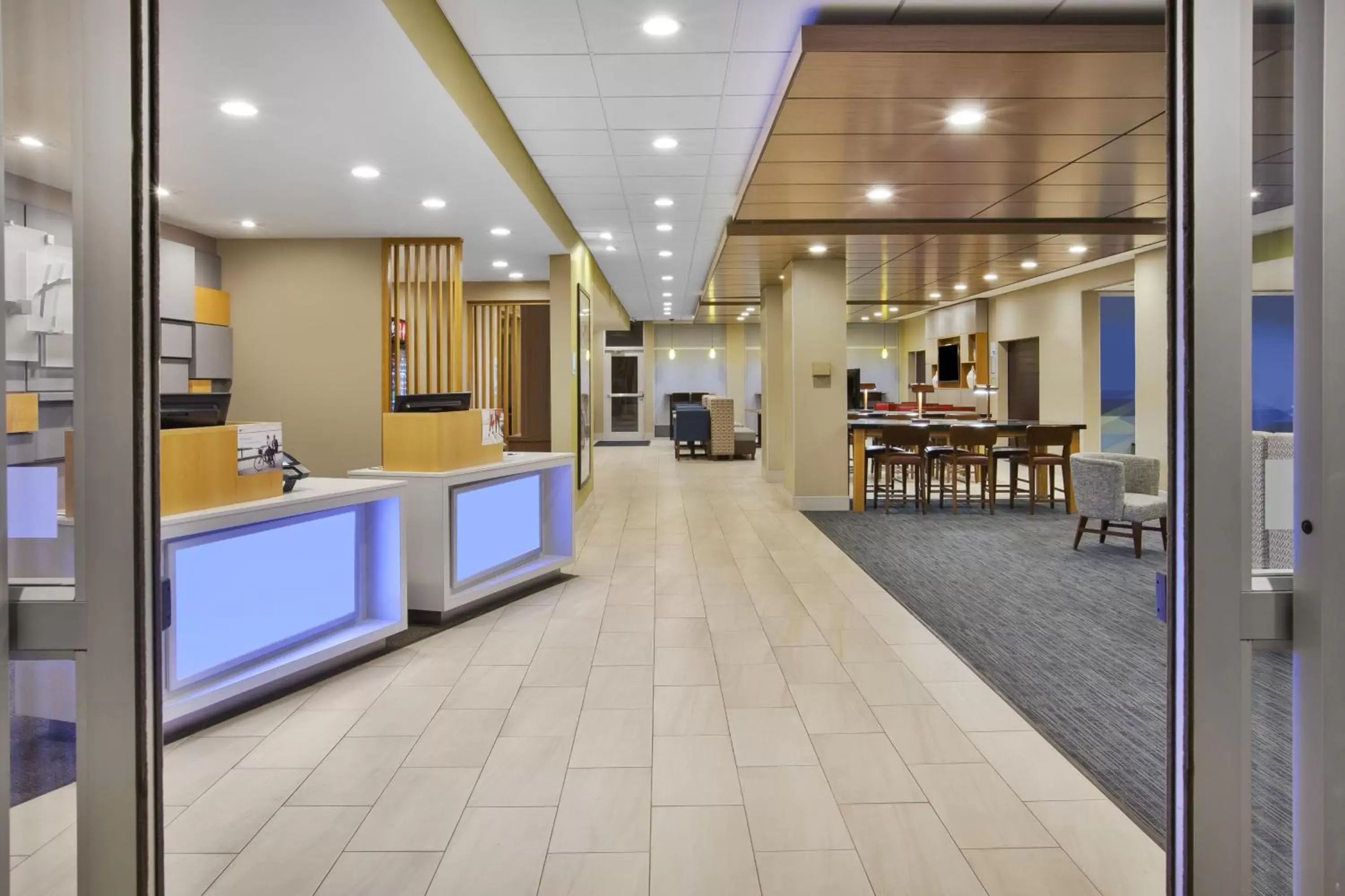 Property building, Lobby/Reception in Holiday Inn Express & Suites - Parkersburg East, an IHG Hotel