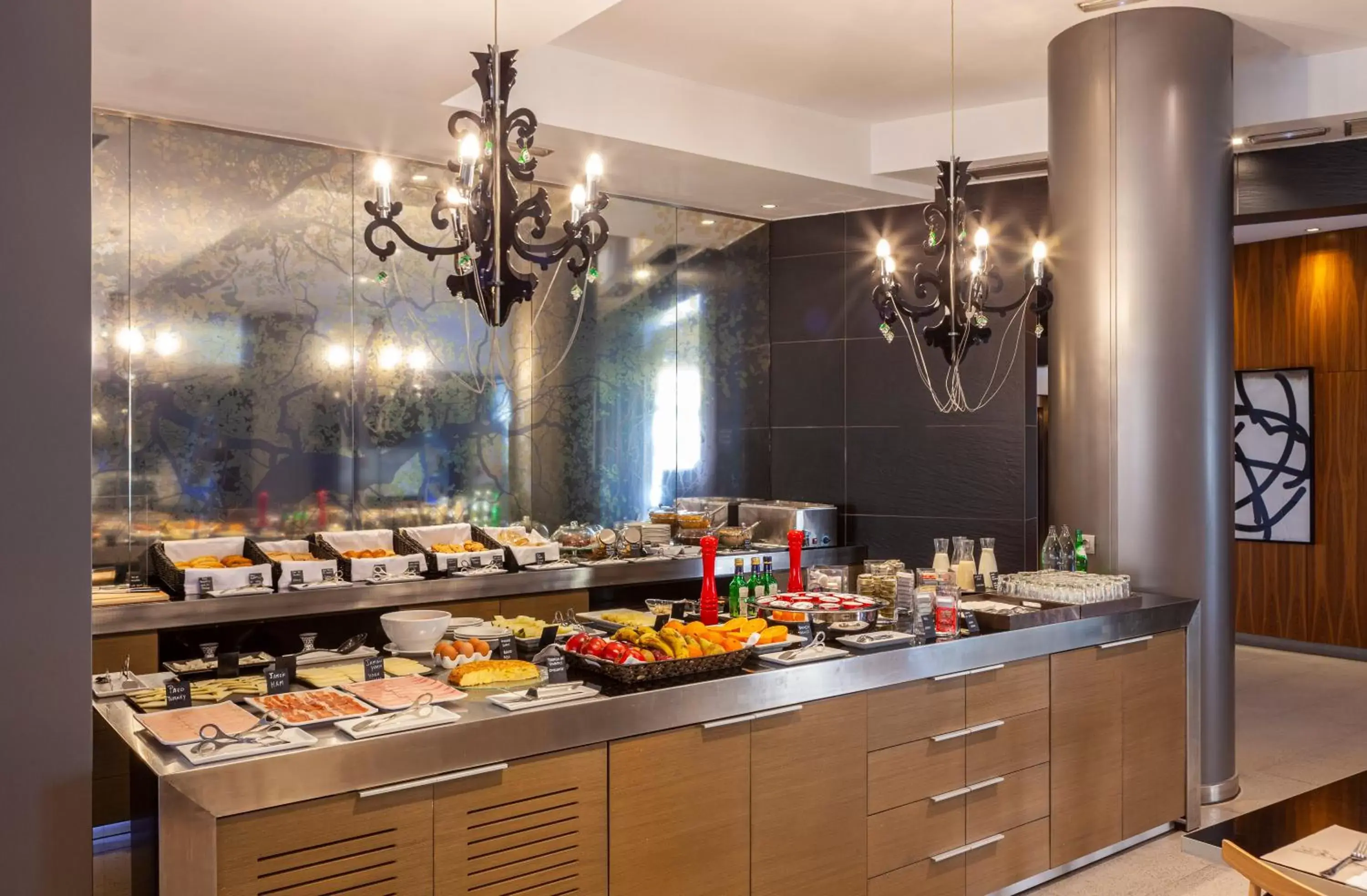 Buffet breakfast, Restaurant/Places to Eat in Hotel Porcel Torneo