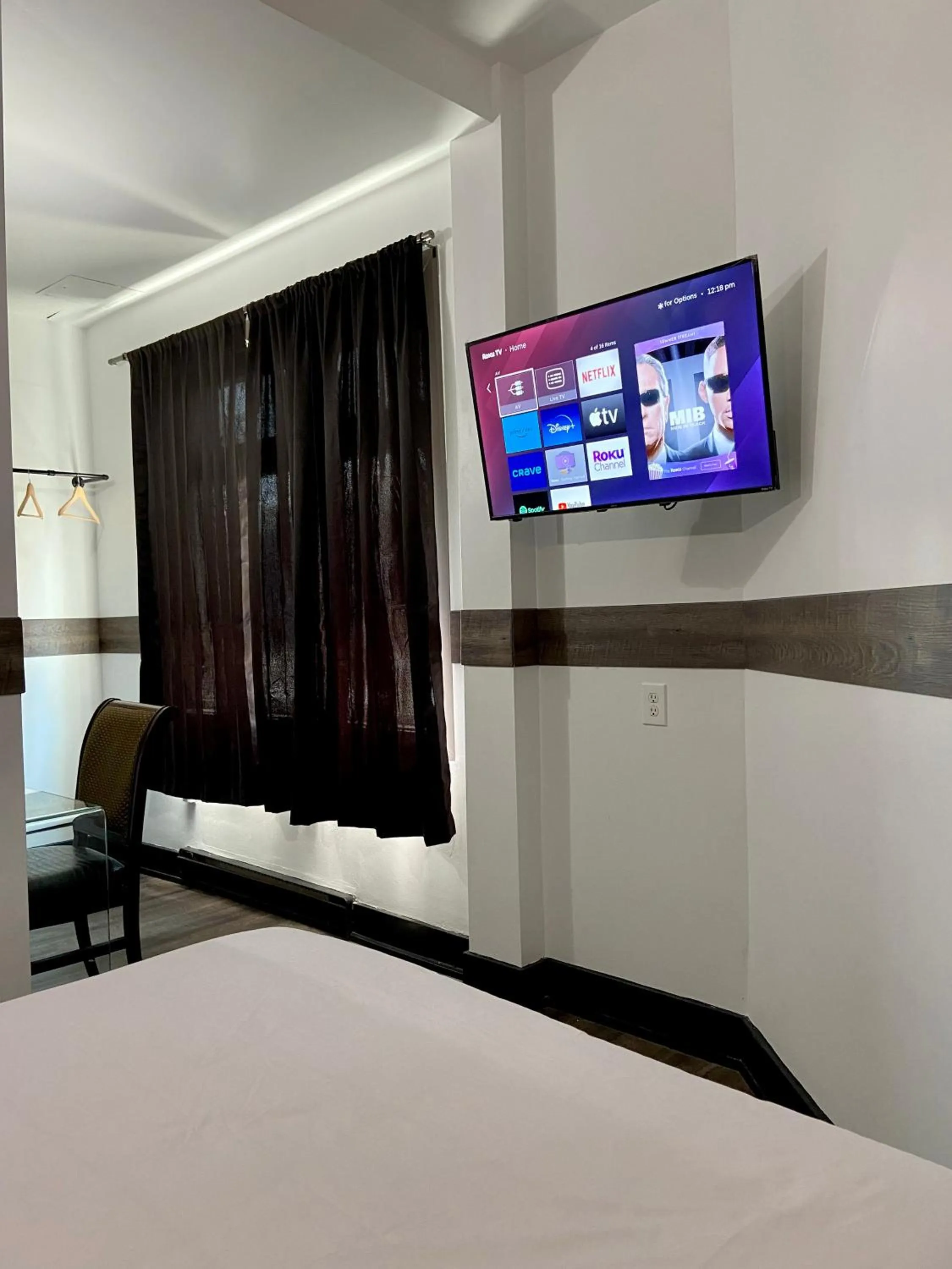 TV and multimedia, Bed in Royal Oak Inn