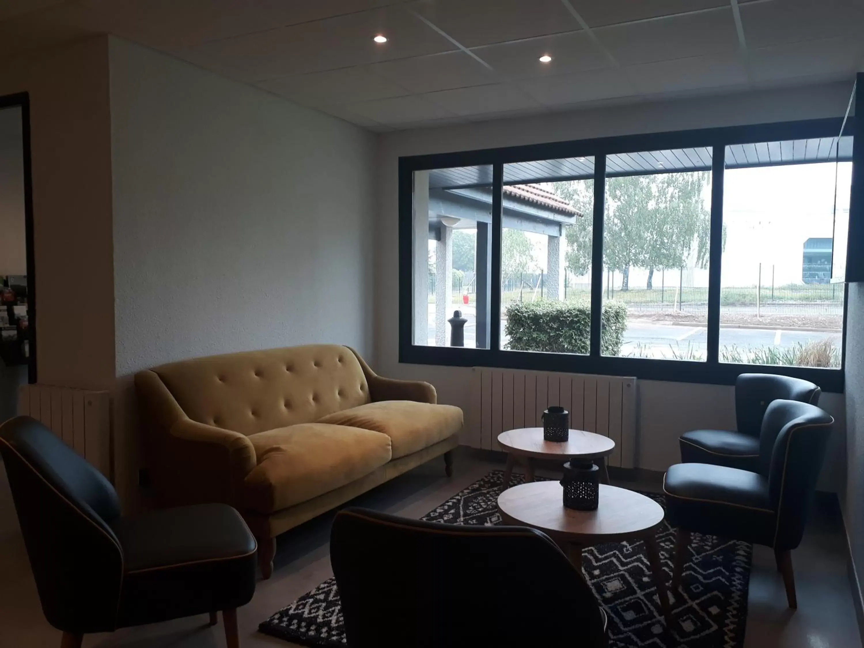 Lounge or bar, Seating Area in Brit Hotel Reims La Neuvillette