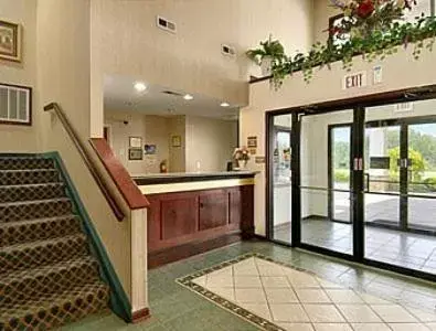 Lobby/Reception in Super 8 by Wyndham Piedmont Greenville Area