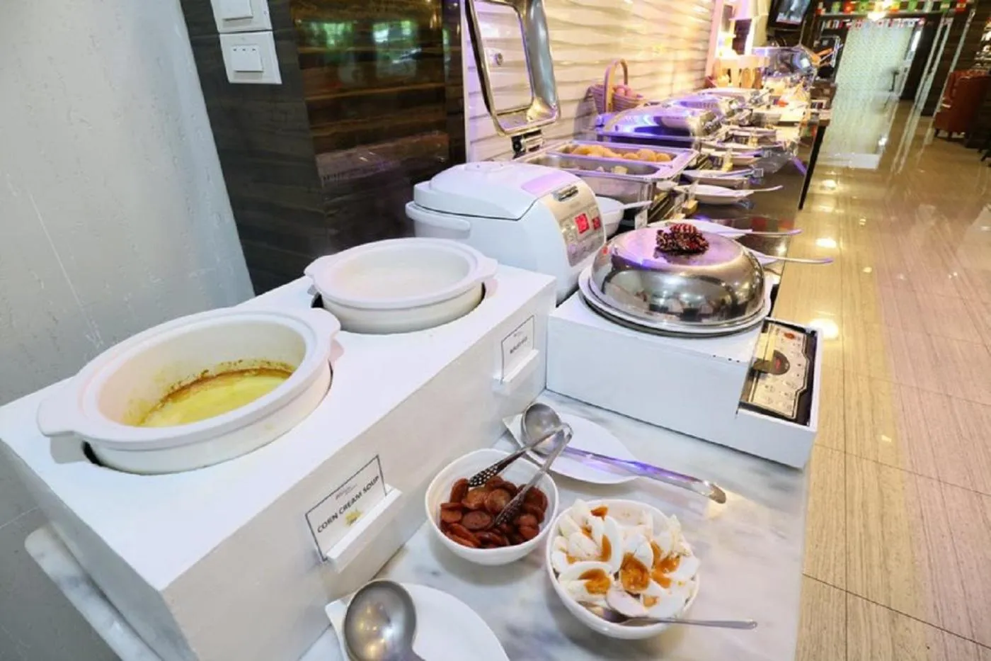 Food and drinks in Aspen Suites Hotel Sukhumvit 2