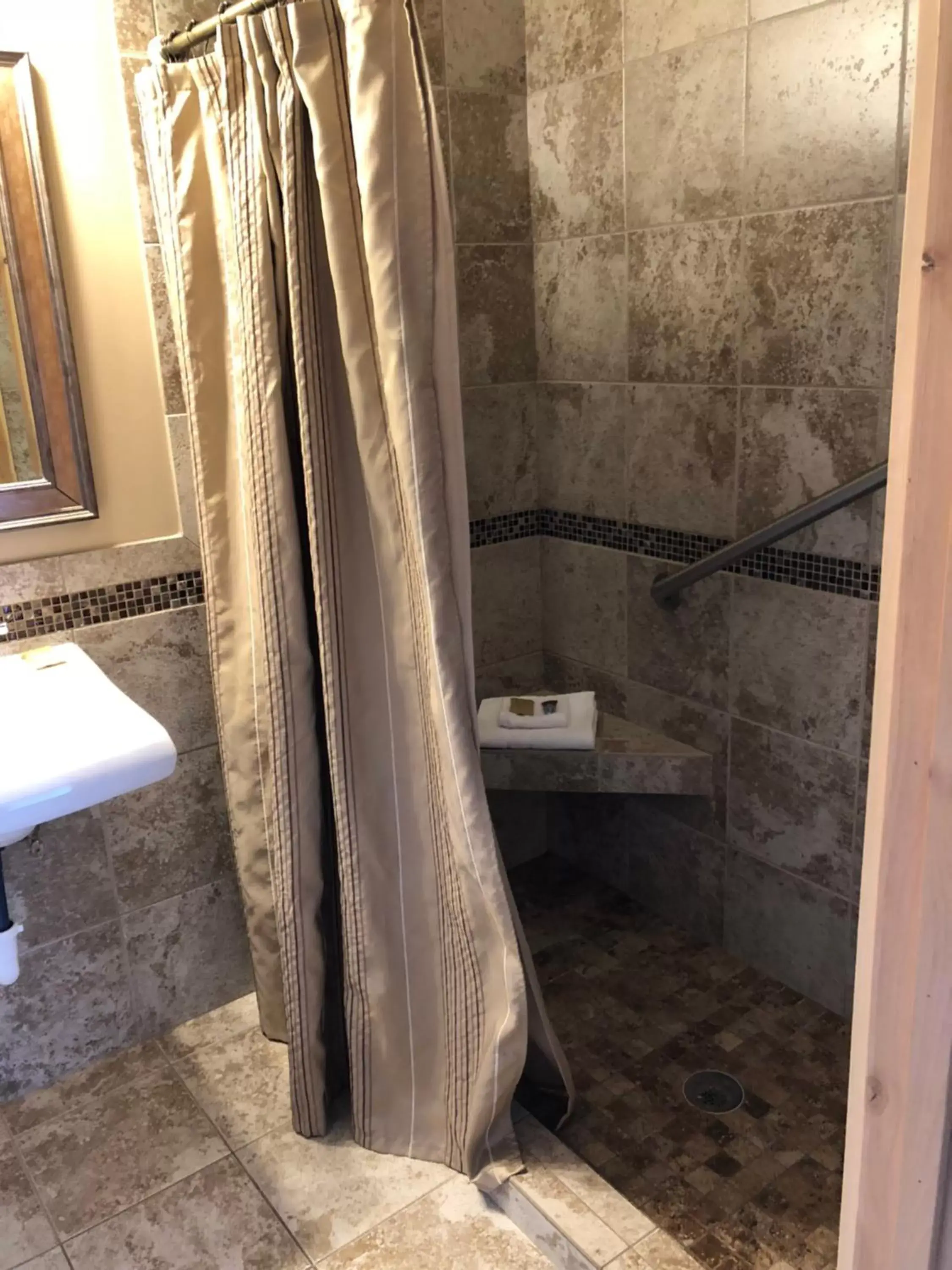 Bathroom in Red Lodge Inn