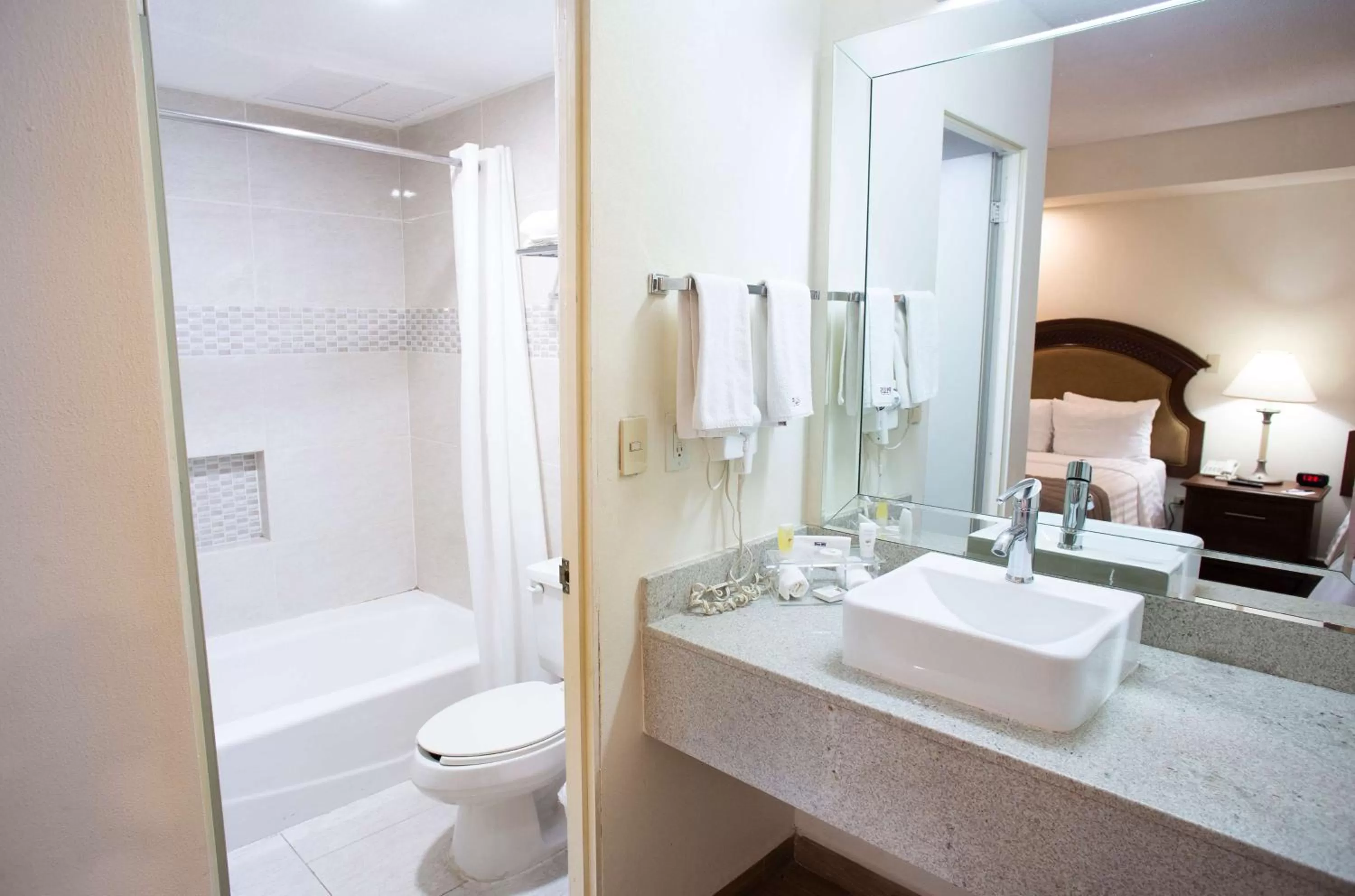 Bathroom in Best Western PLUS Monterrey Colón