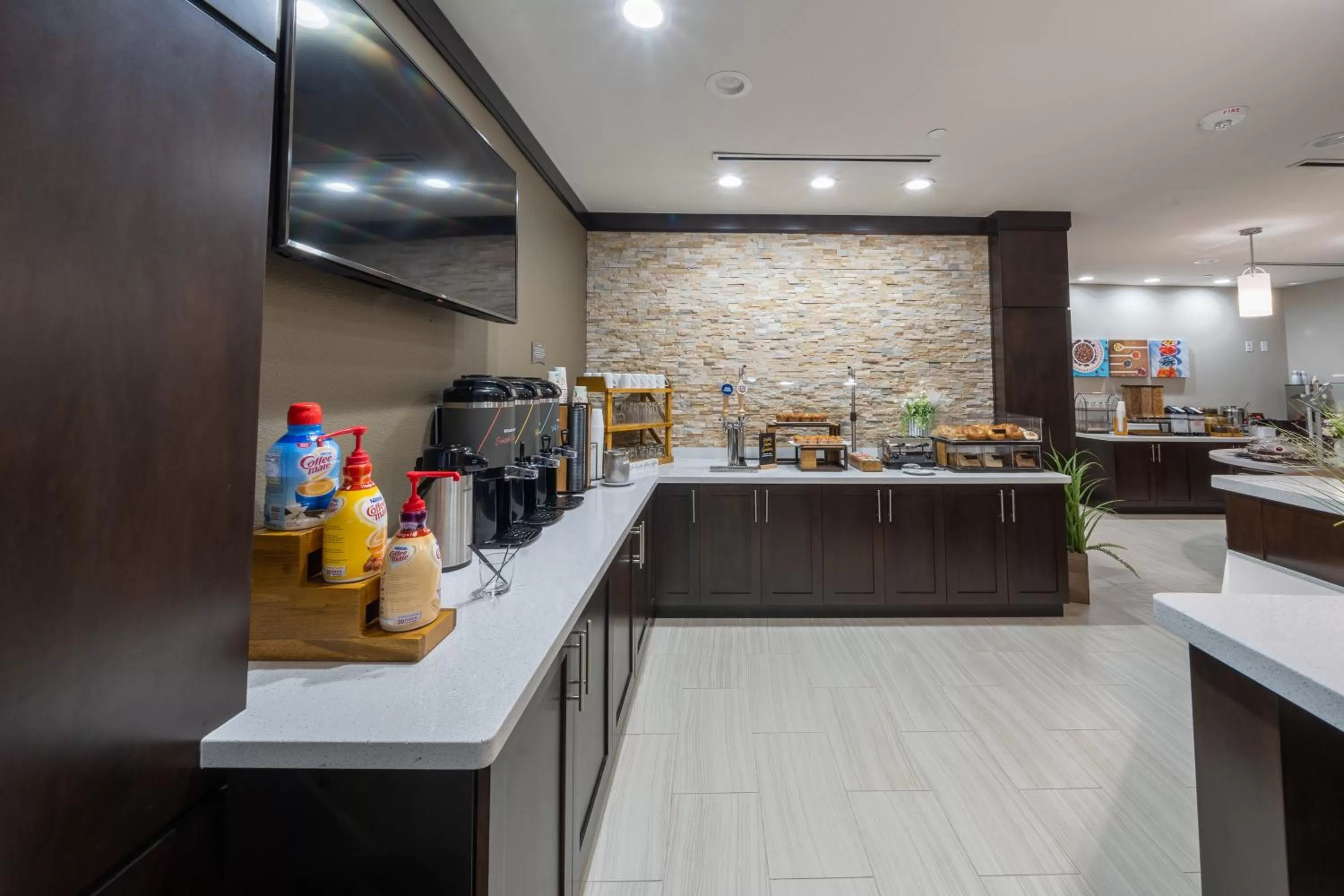 Restaurant/places to eat in Staybridge Suites Houston East - Baytown by IHG