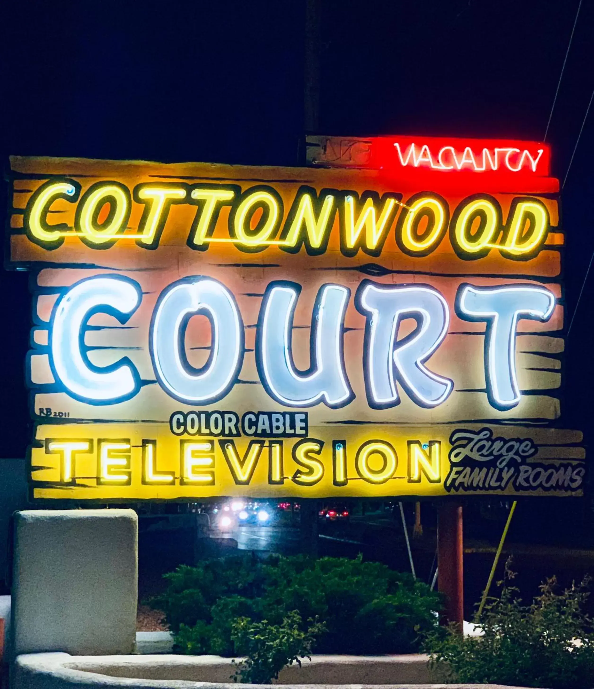 Property Logo/Sign in Cottonwood Court Motel