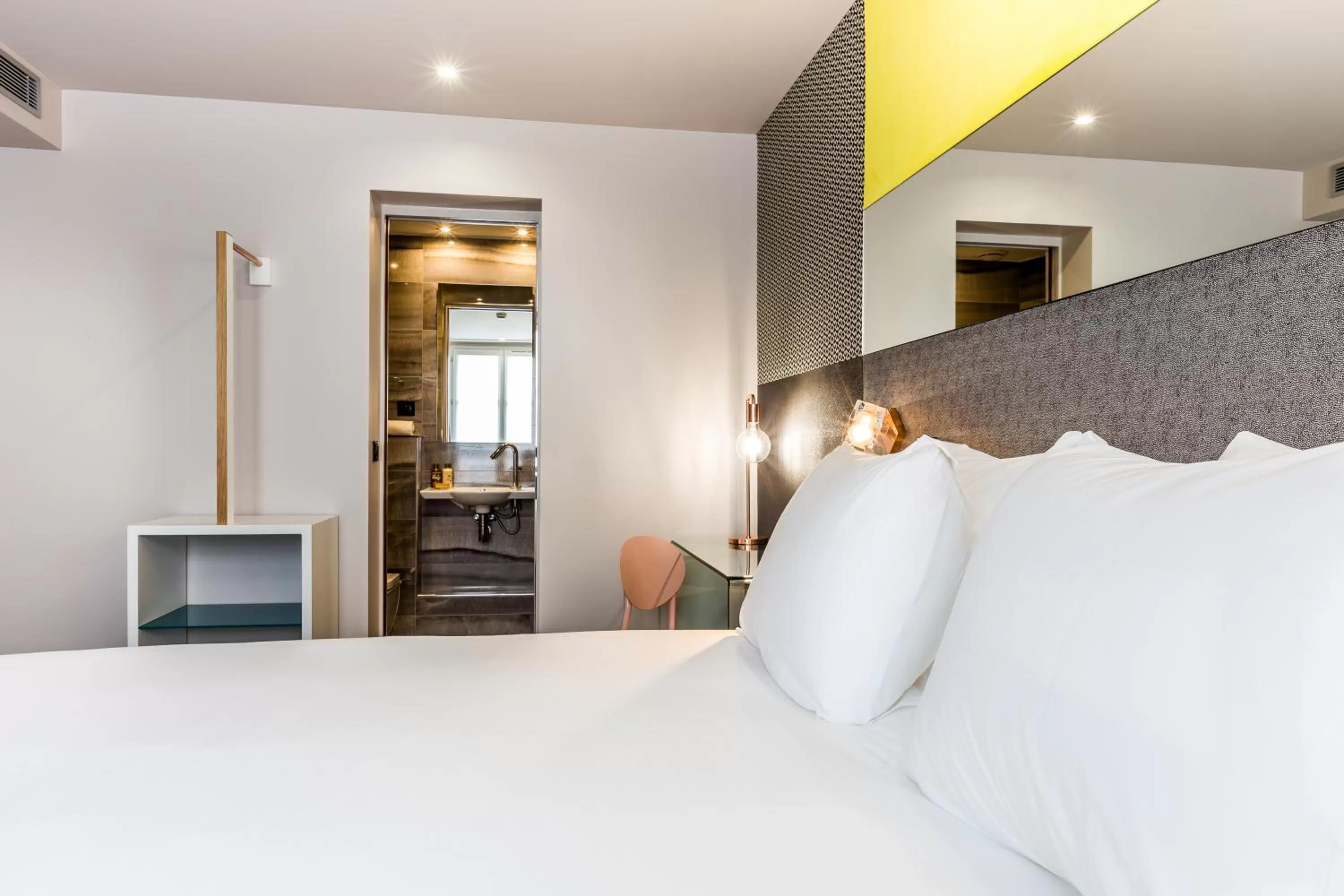 Bed in Hotel Duette Paris