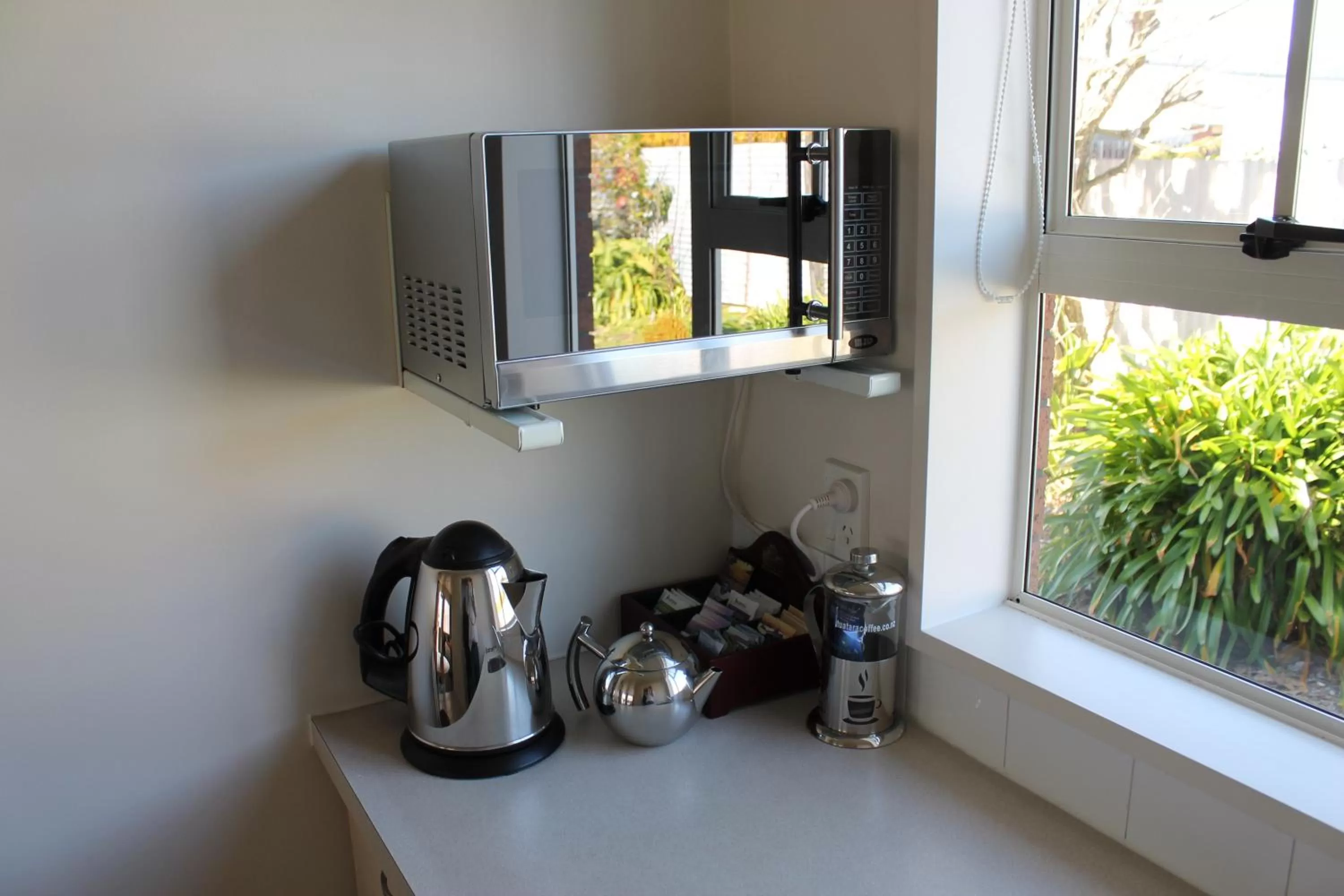 Coffee/tea facilities in Alpine Rose Motel