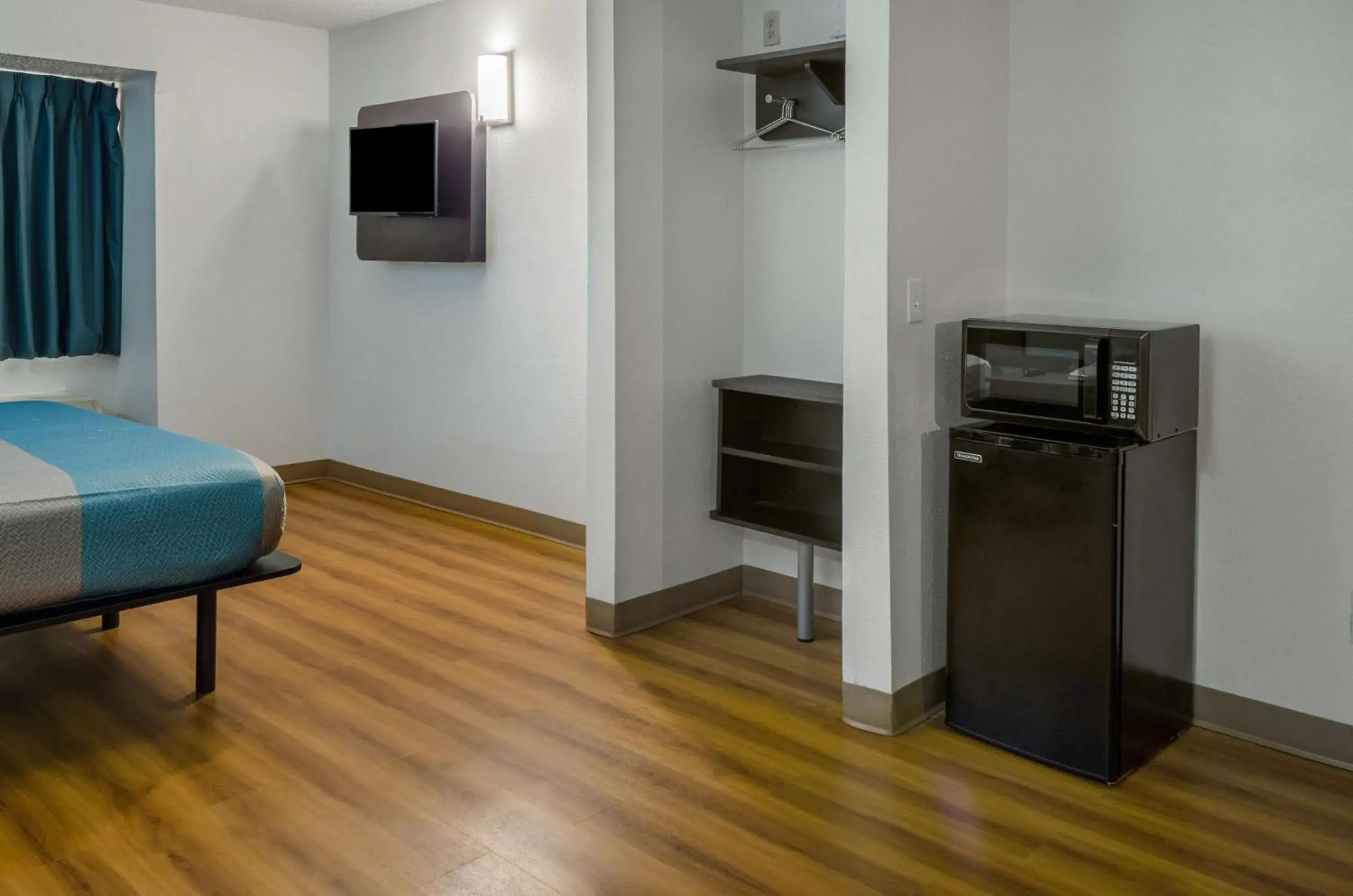 Photo of the whole room in Motel 6-Mobile, AL Photo of the whole room in Motel 6-Mobile, AL