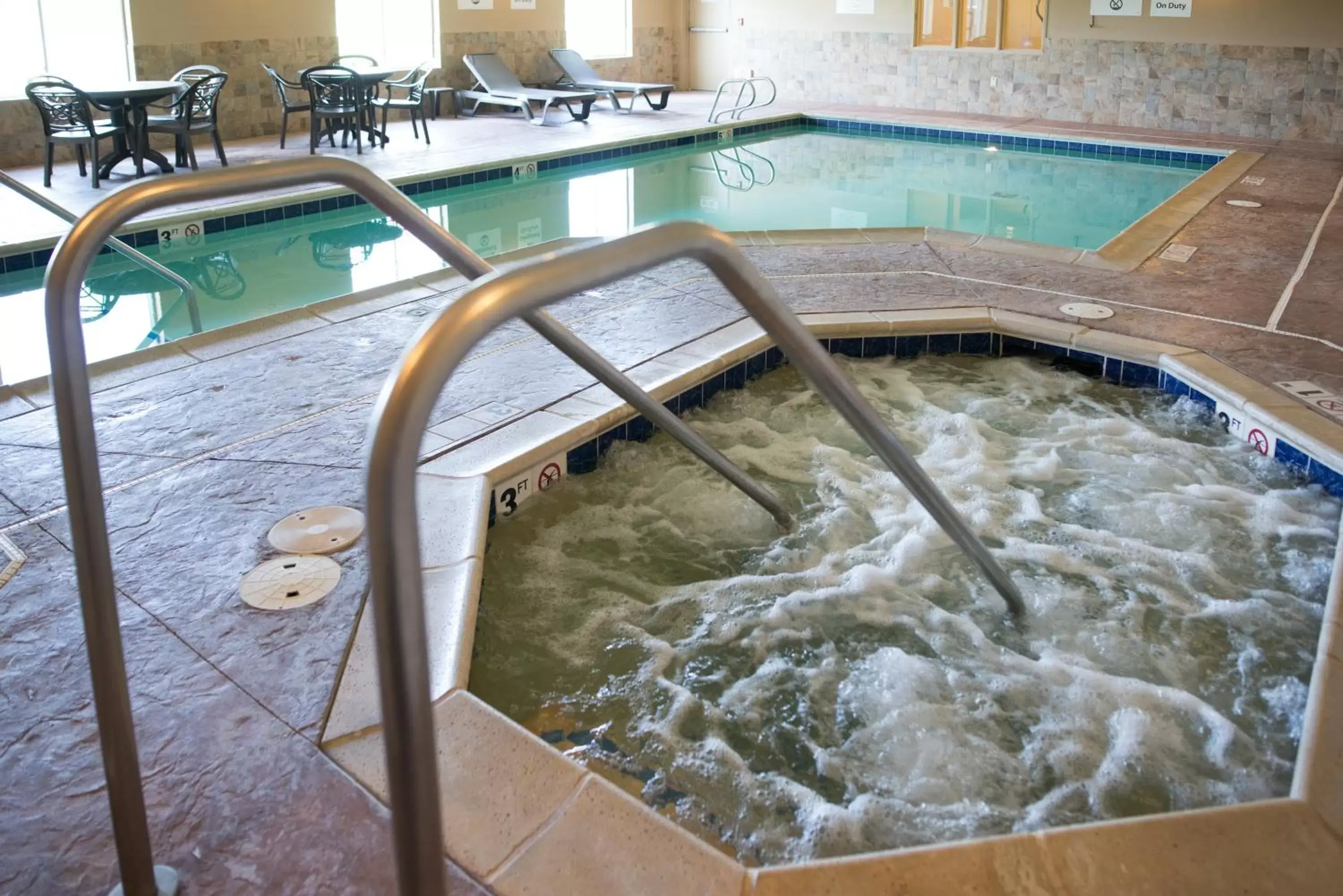 Swimming pool in Holiday Inn Express & Suites Northwood