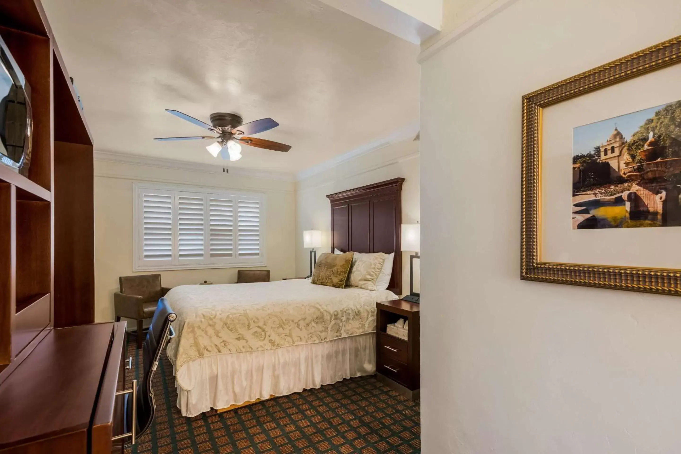 Bedroom, Bed in Clarion Collection Carmel Oaks Inn