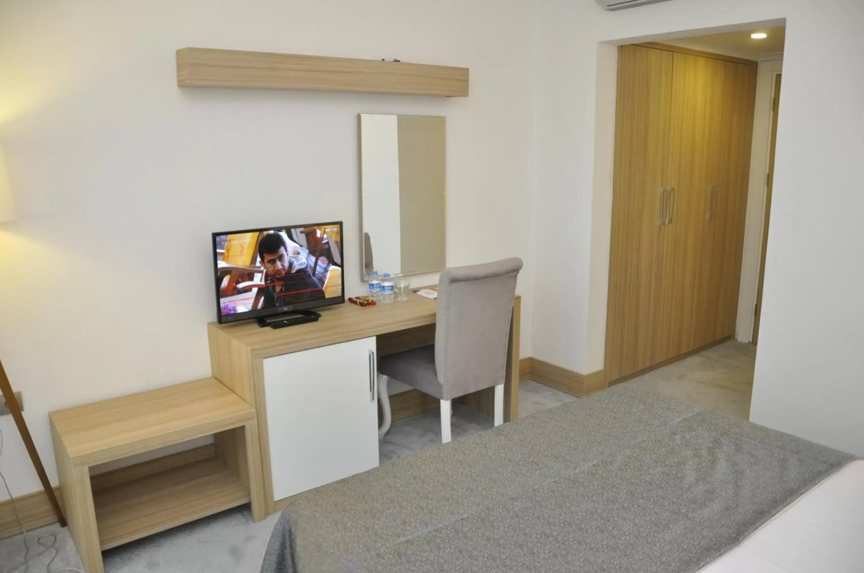 Bedroom, TV/Entertainment Center in Ozyigit Otel