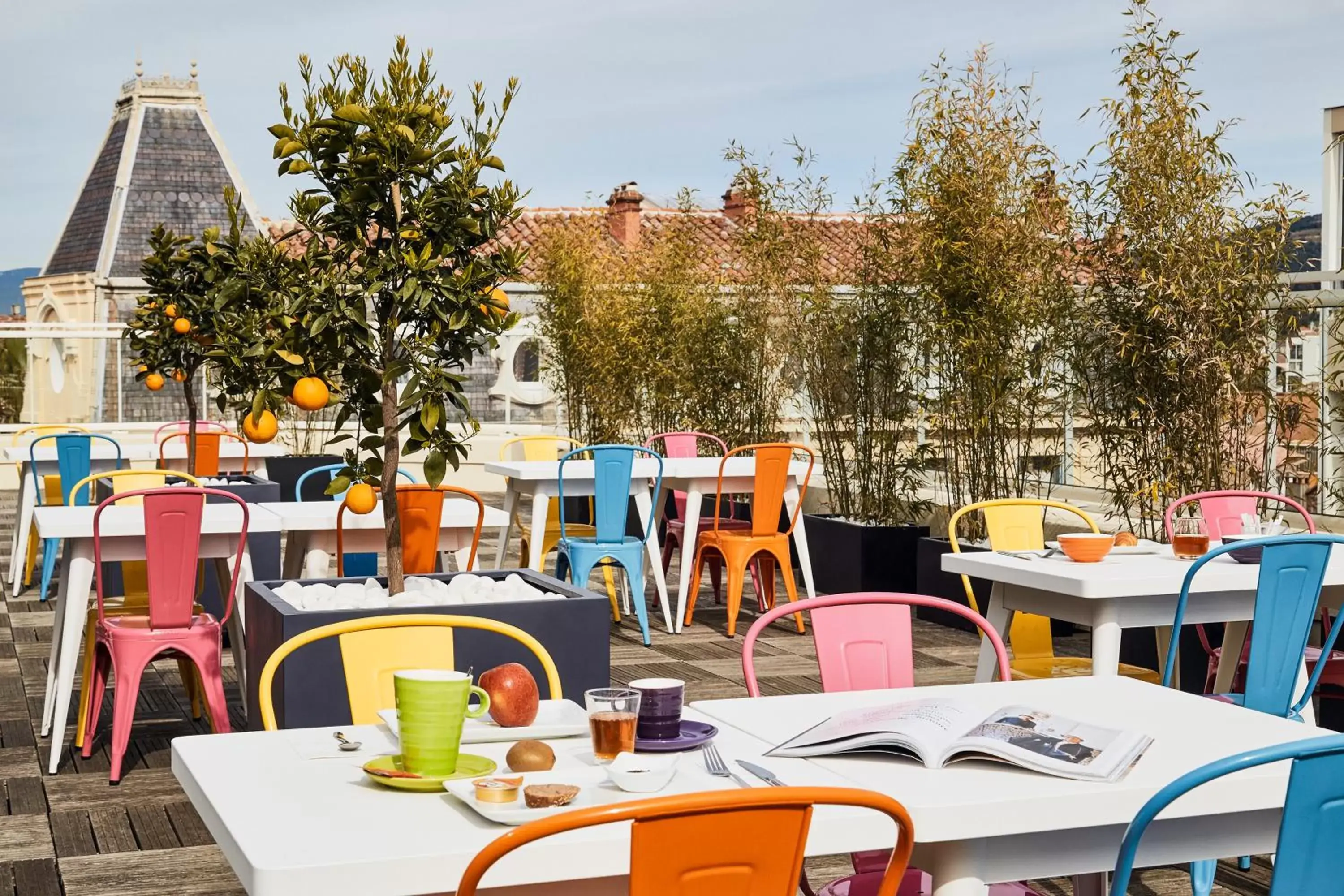 Patio, Restaurant/Places to Eat in Ibis Styles Hyères Rooftop & Spa