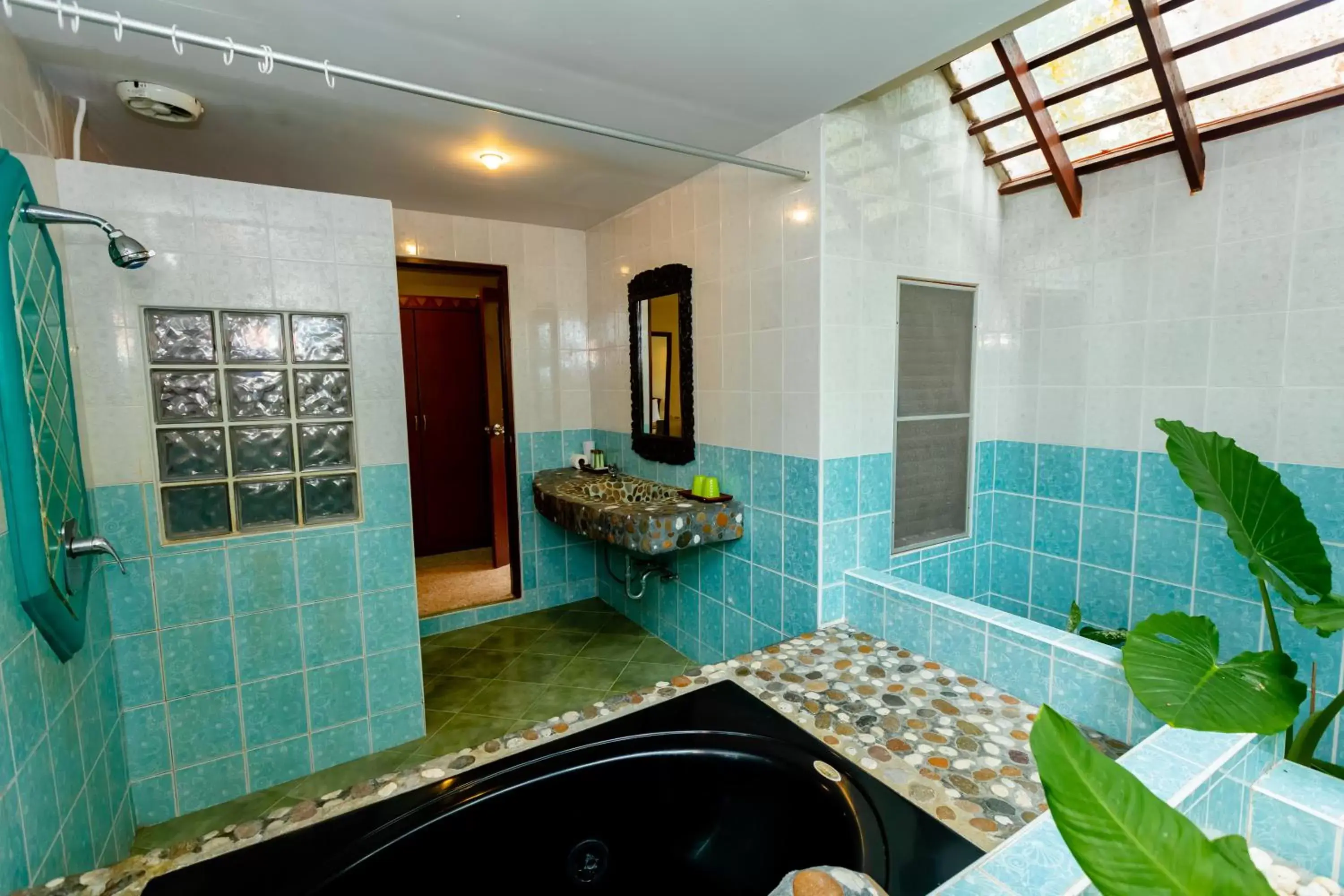 Bathroom, Kitchen/Kitchenette in Ao Nang Bay Resort