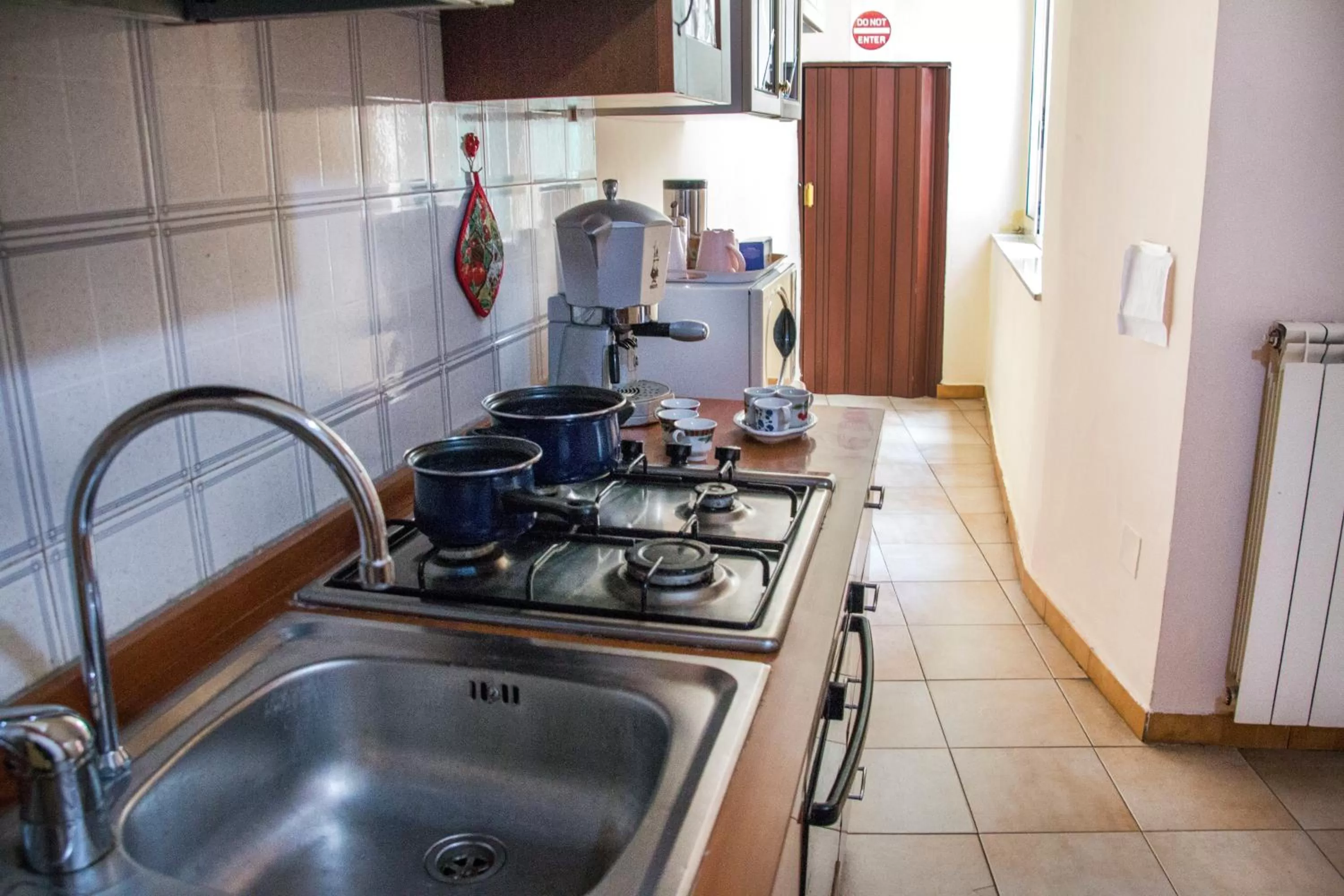 Kitchen or kitchenette, Kitchen/Kitchenette in B&B Carbonara Napoli