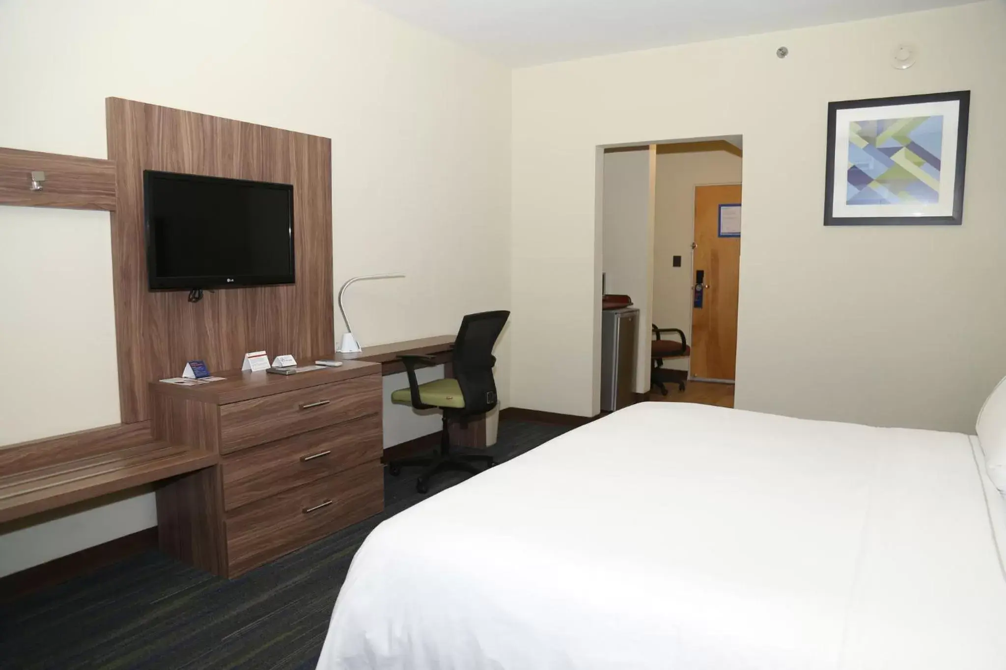 Photo of the whole room, Bed in Holiday Inn Express Piedras Negras, an IHG Hotel