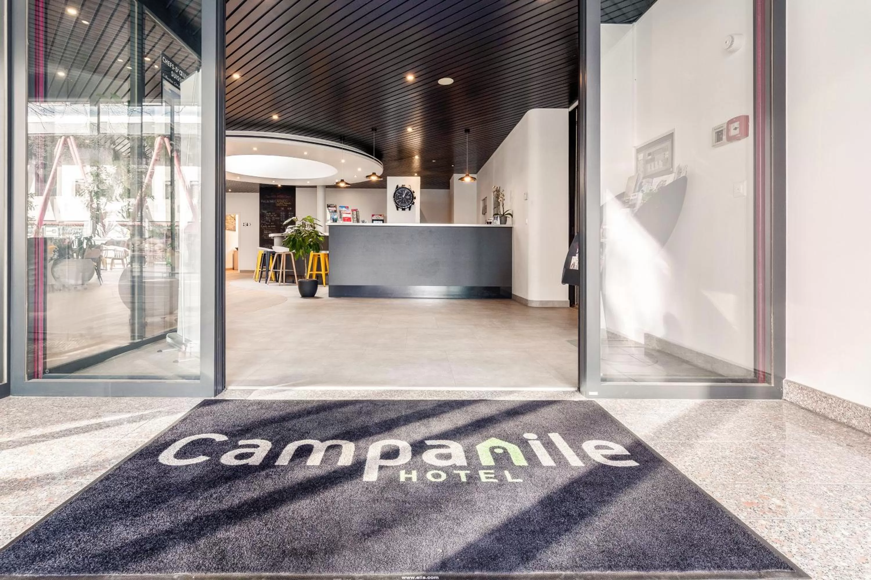 Facade/entrance in Campanile Martigny