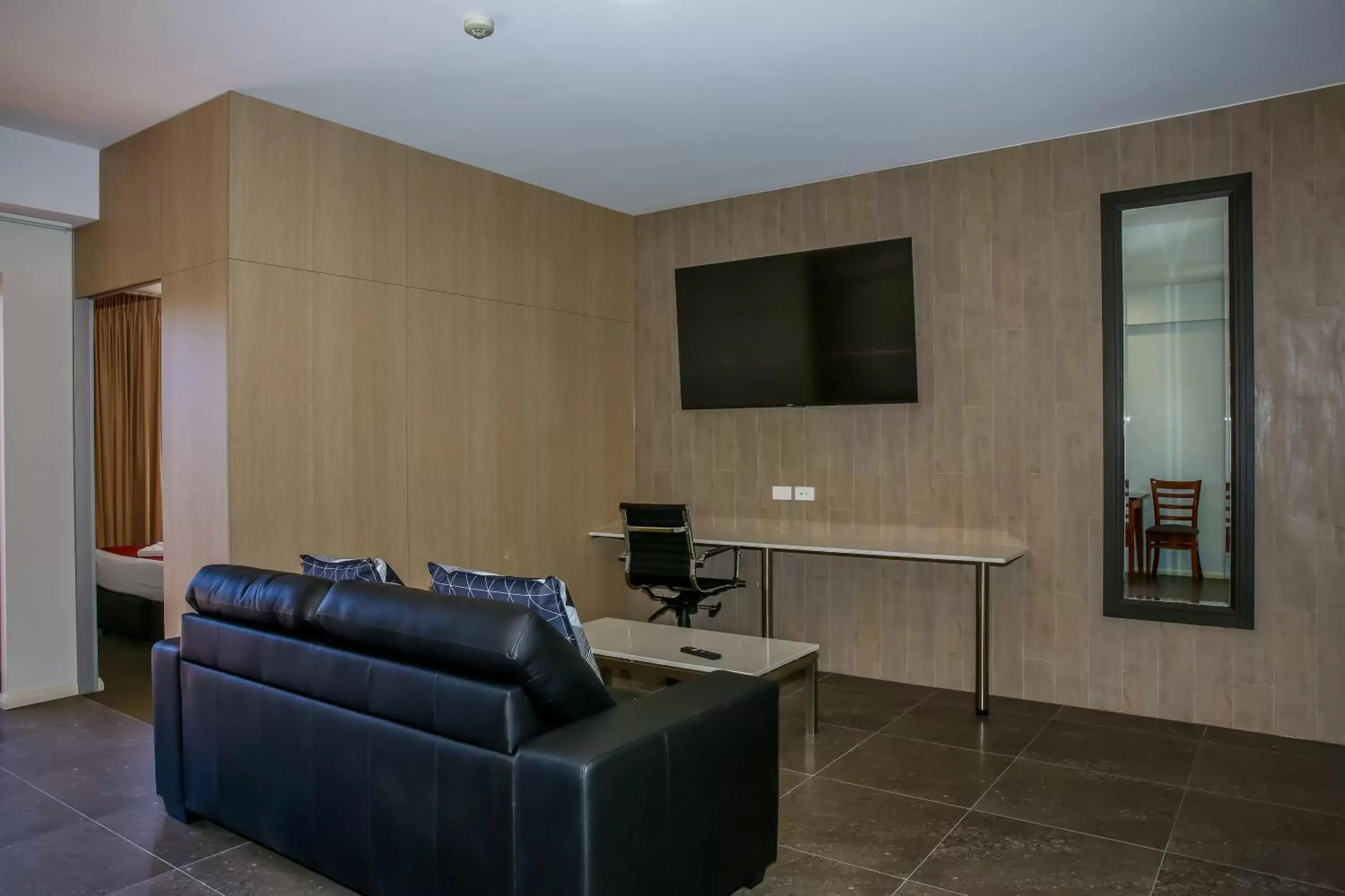 TV and multimedia, TV/Entertainment Center in Boulevard on Beaumont