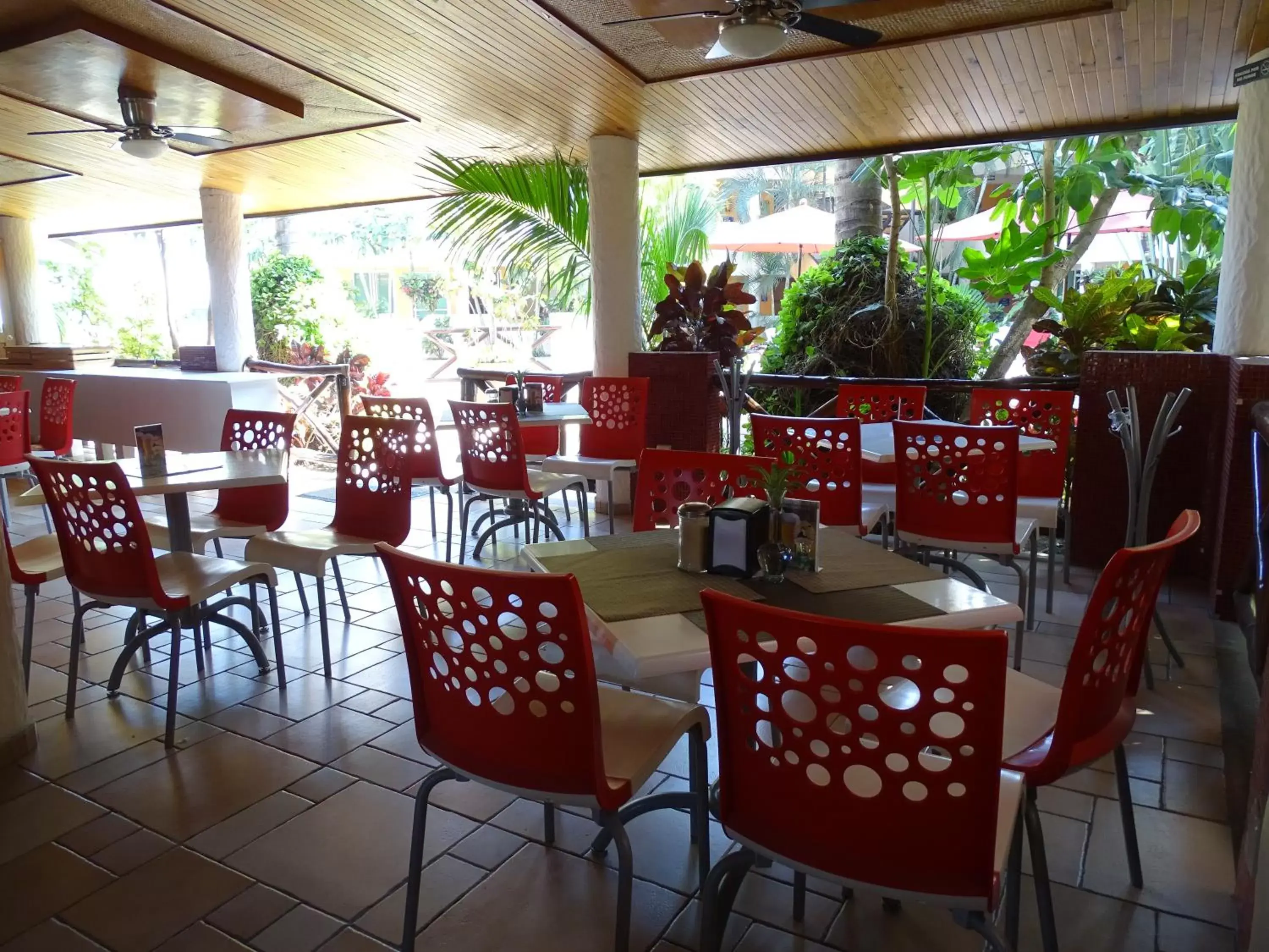 Restaurant/Places to Eat in Hotel Palapa Palace Inn
