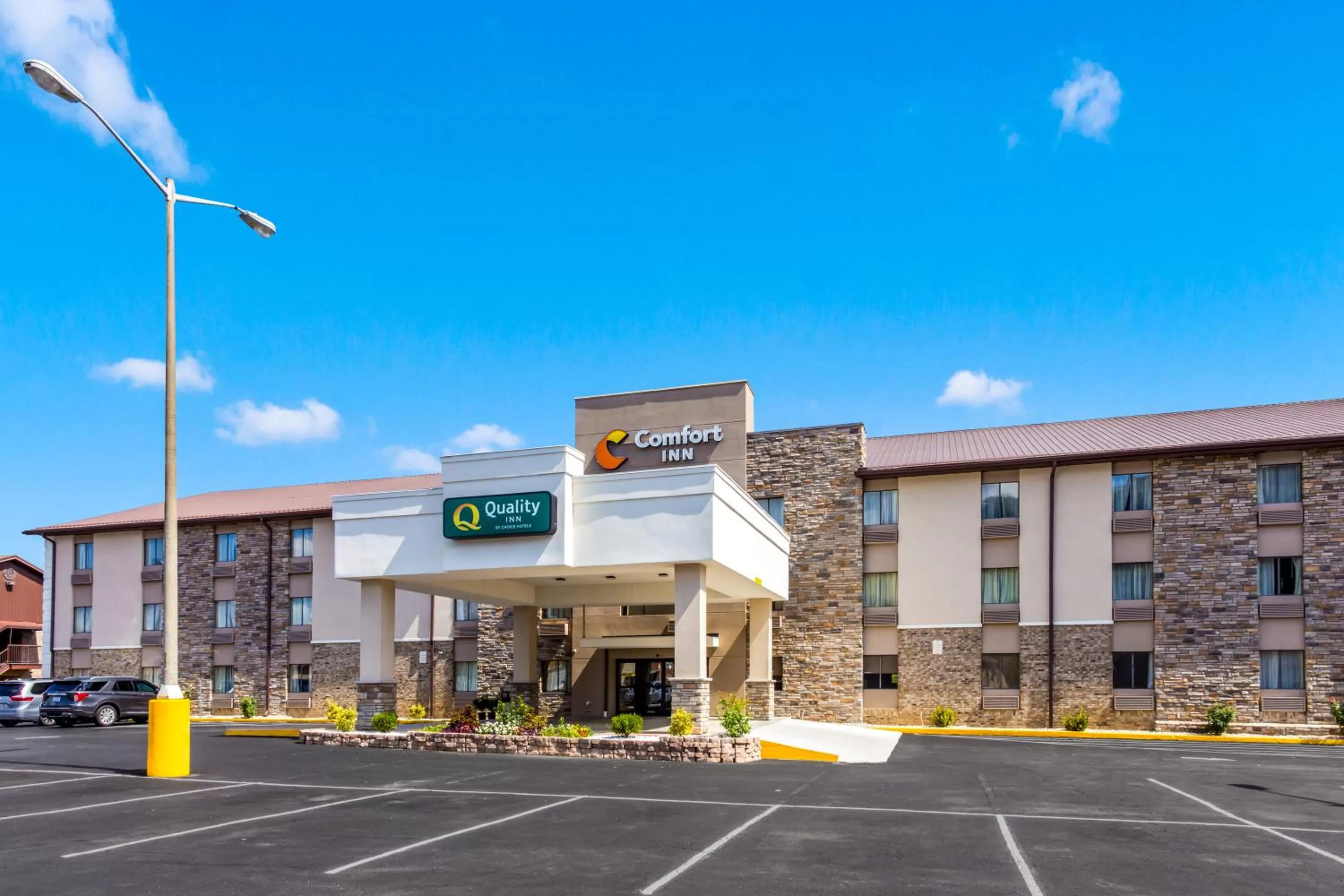 Property building in Quality Inn Charleston South