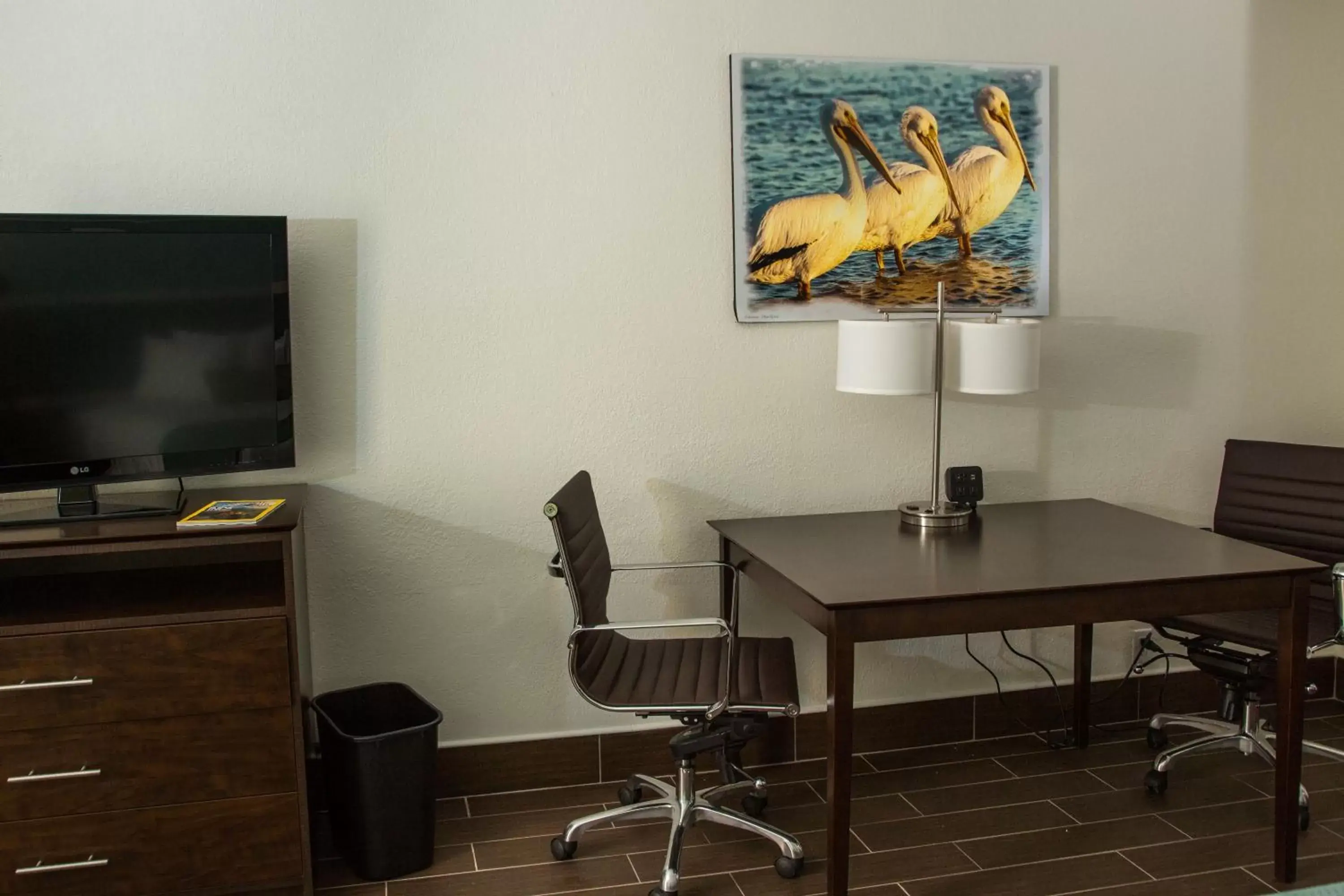 Seating area, TV/Entertainment Center in The Flagler Inn - Saint Augustine