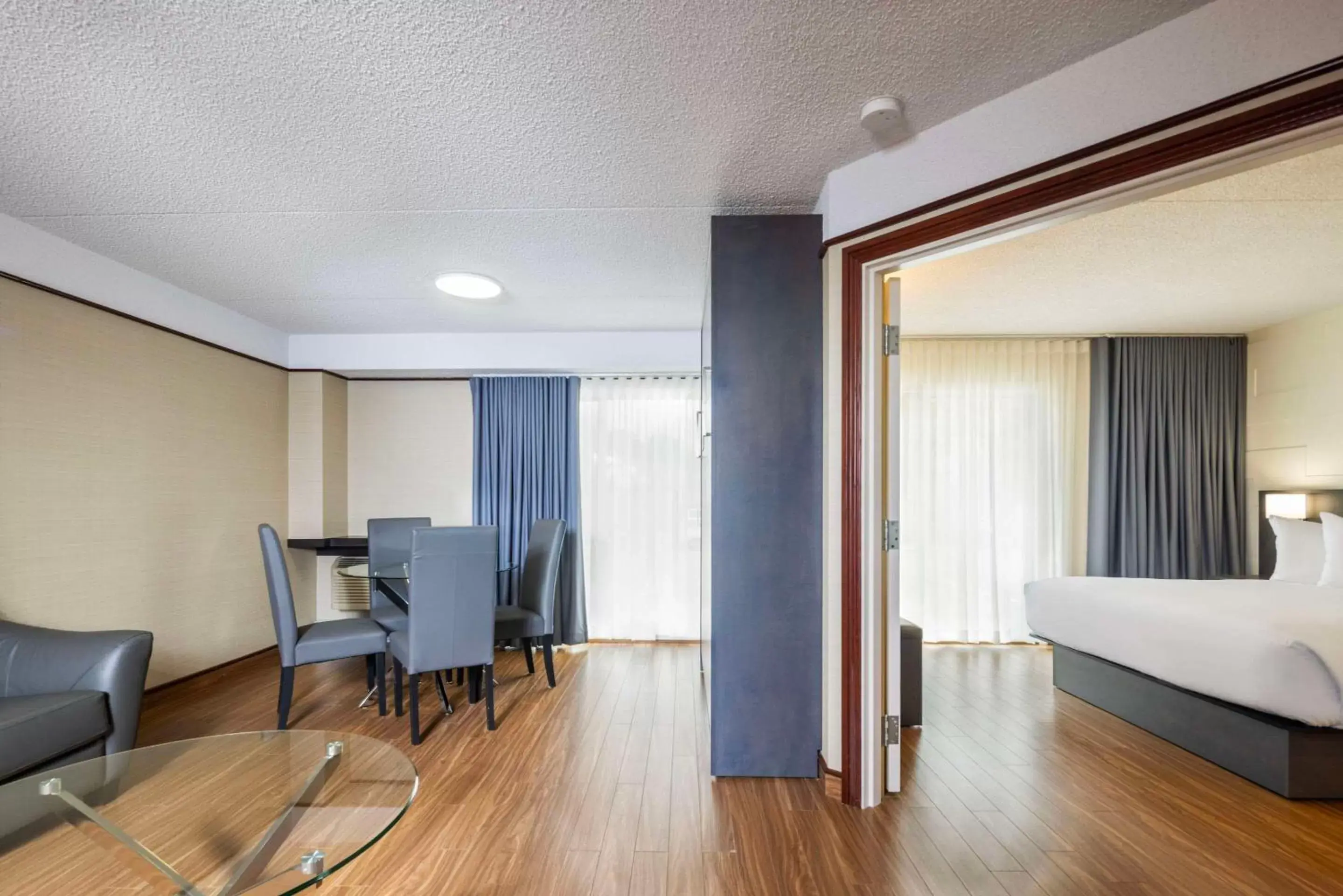 Bedroom, Seating Area in Les Suites de Laviolette Ascend Hotel Collection