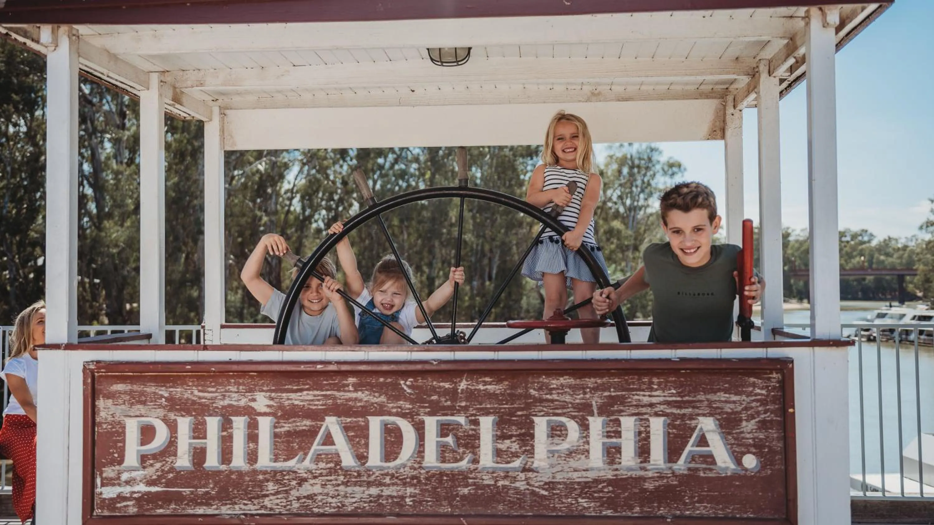 Activities in Bridges on Meninya Motel & Apartments