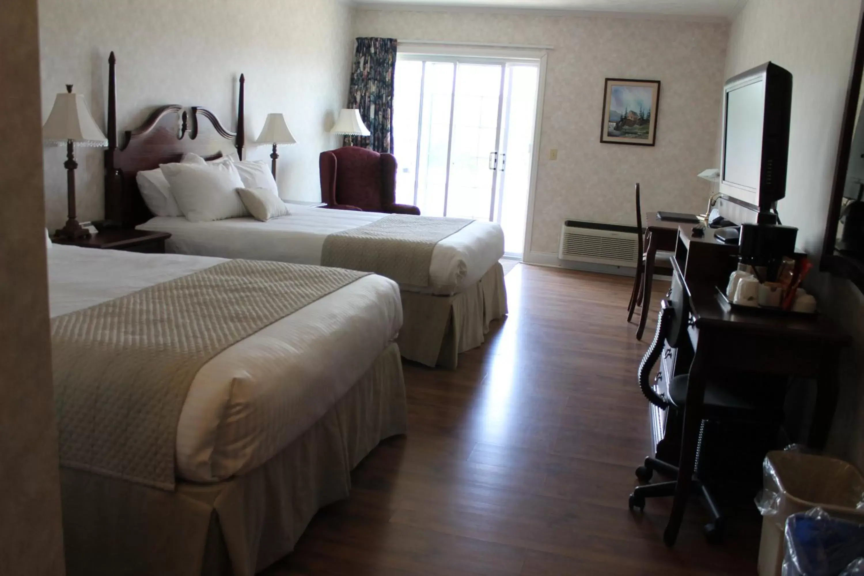 Photo of the whole room, Room Photo in Days Inn by Wyndham Edmundston