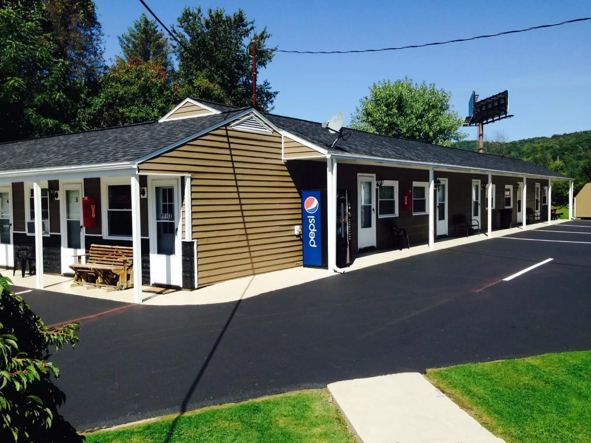 Facade/entrance, Property Building in The New Lantern Motel