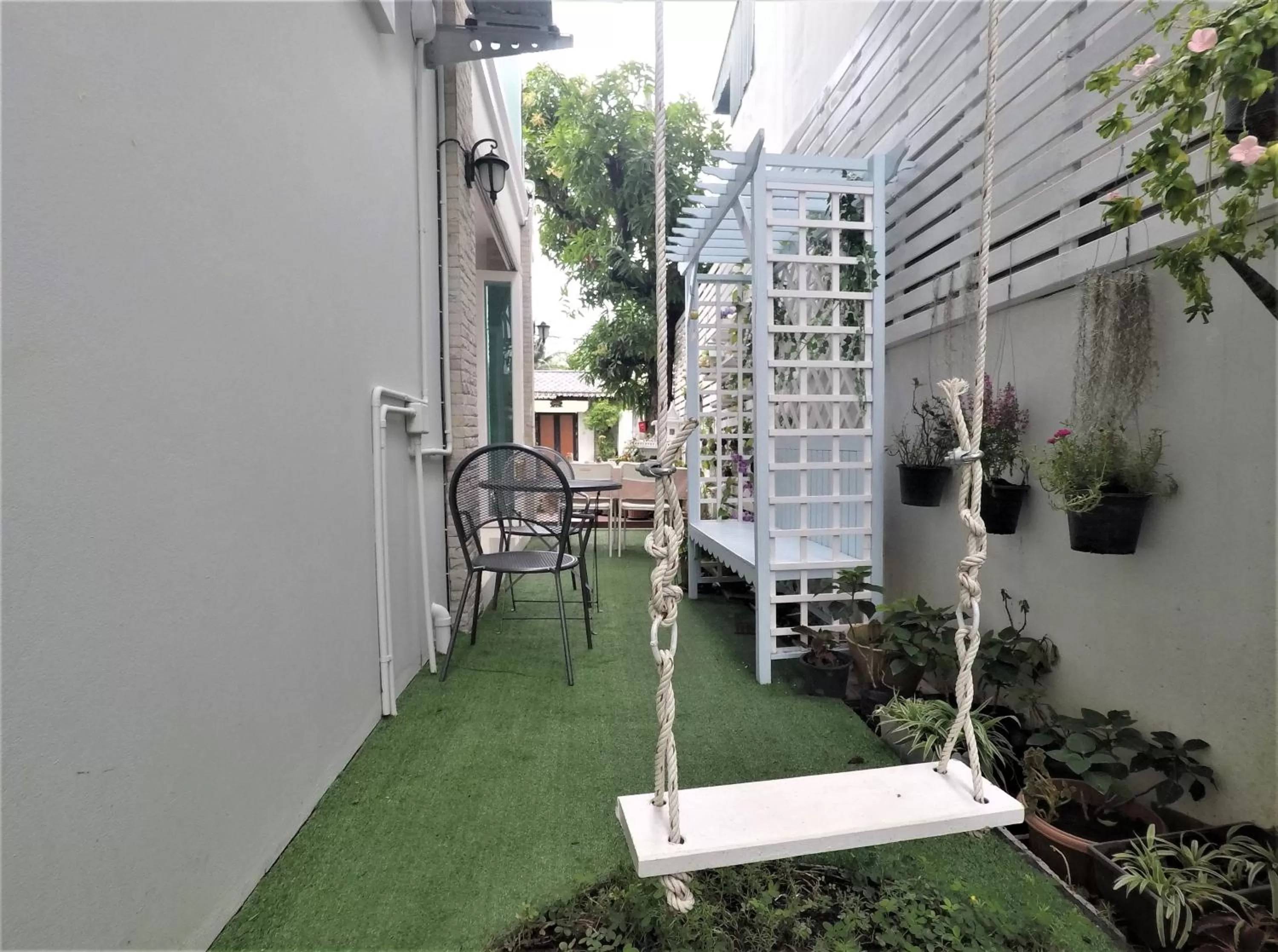 Garden in Noble Baan Pastel