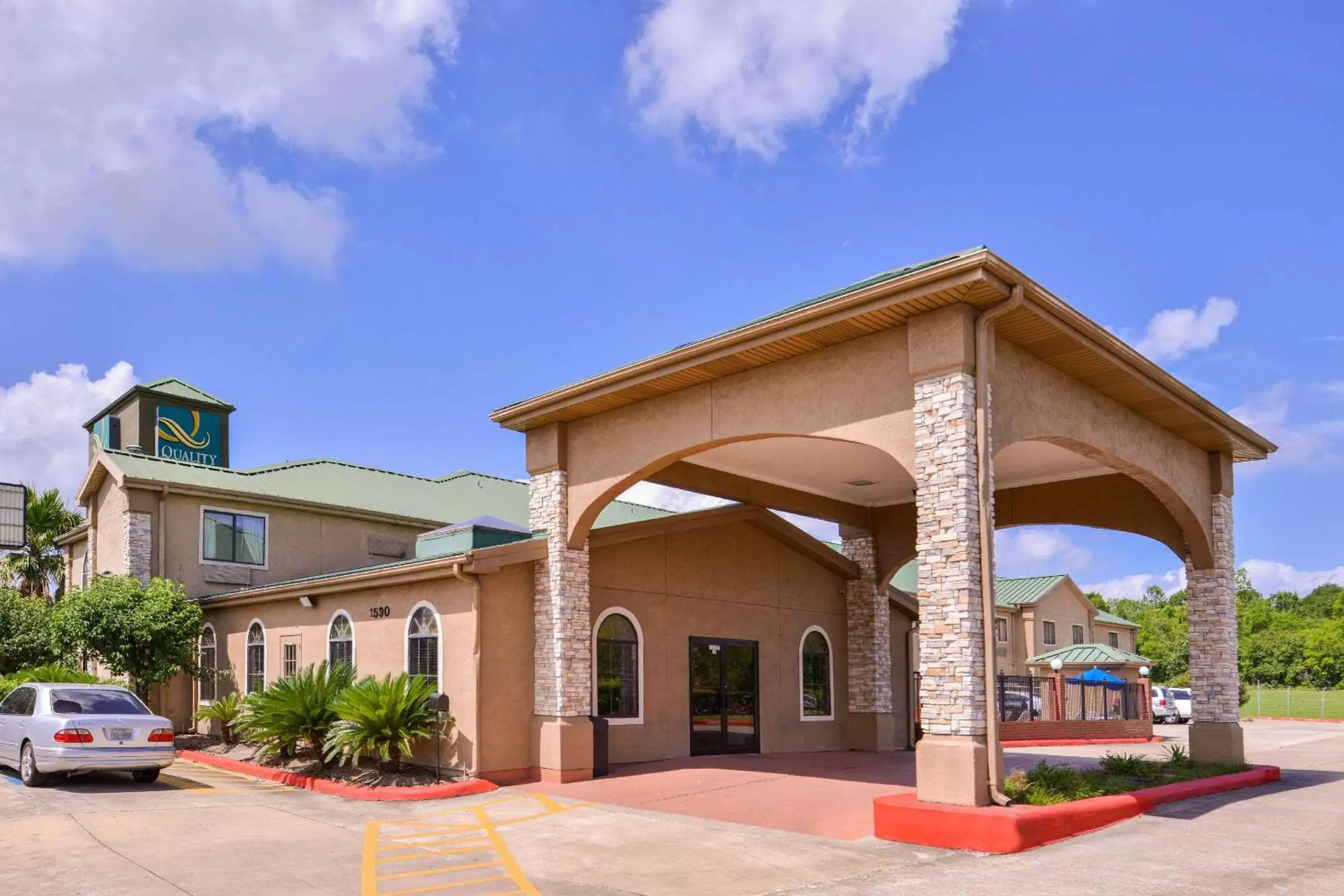 Property Building in Quality Inn and Suites Beaumont
