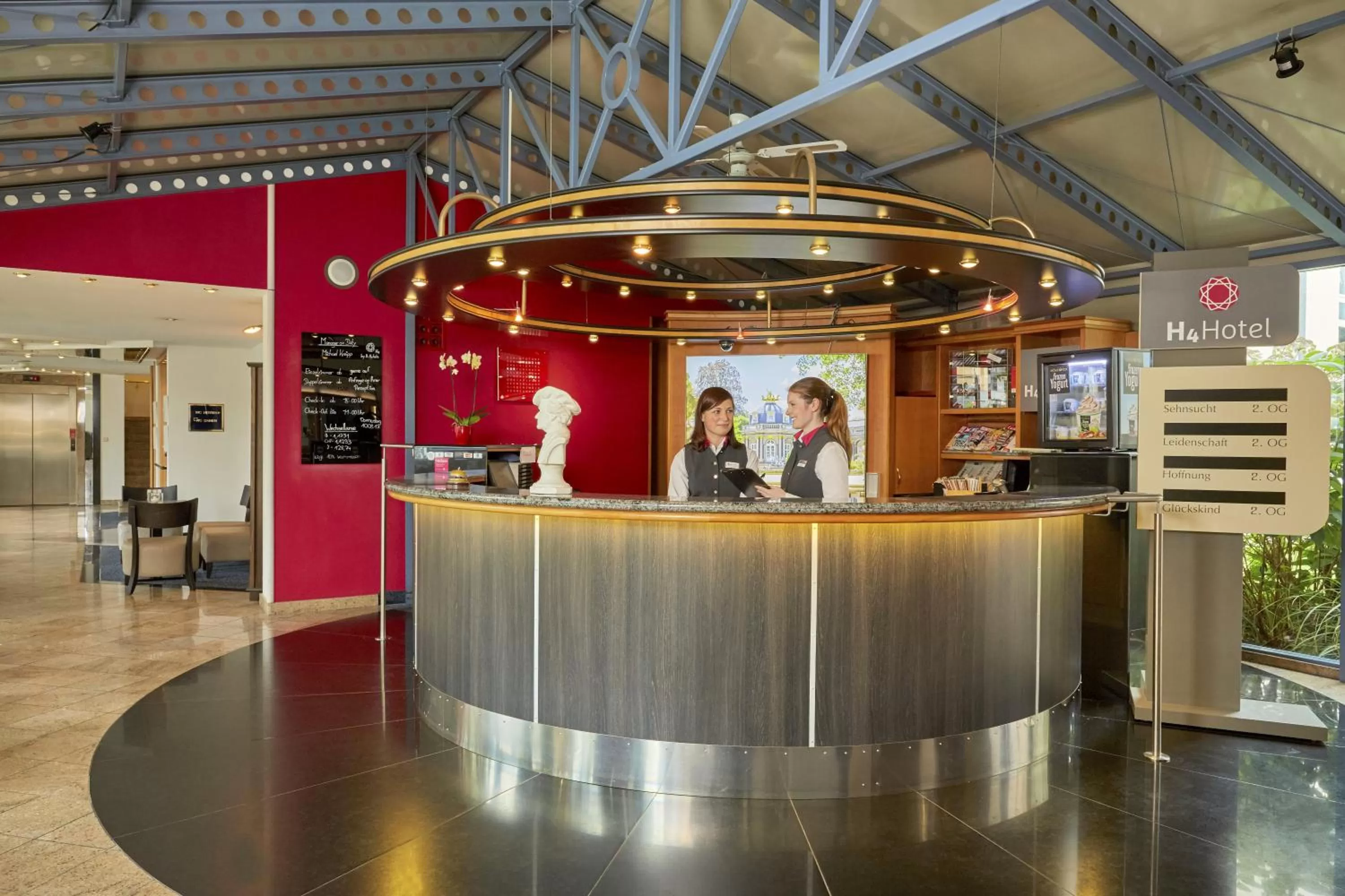 Lobby or reception in H4 Hotel Residenzschloss Bayreuth