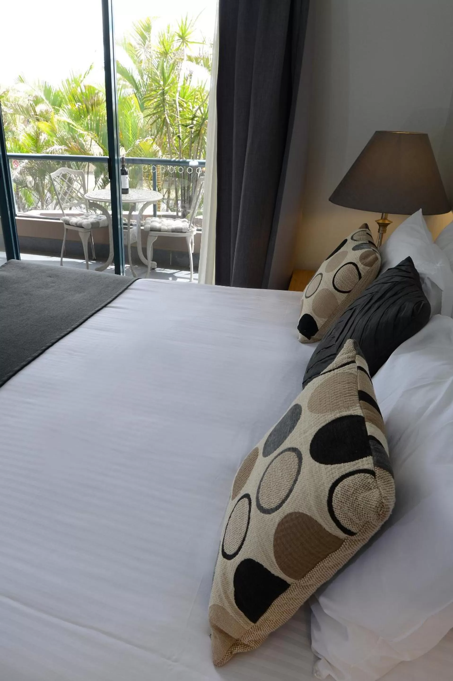 Bed in Rockpool Motor Inn