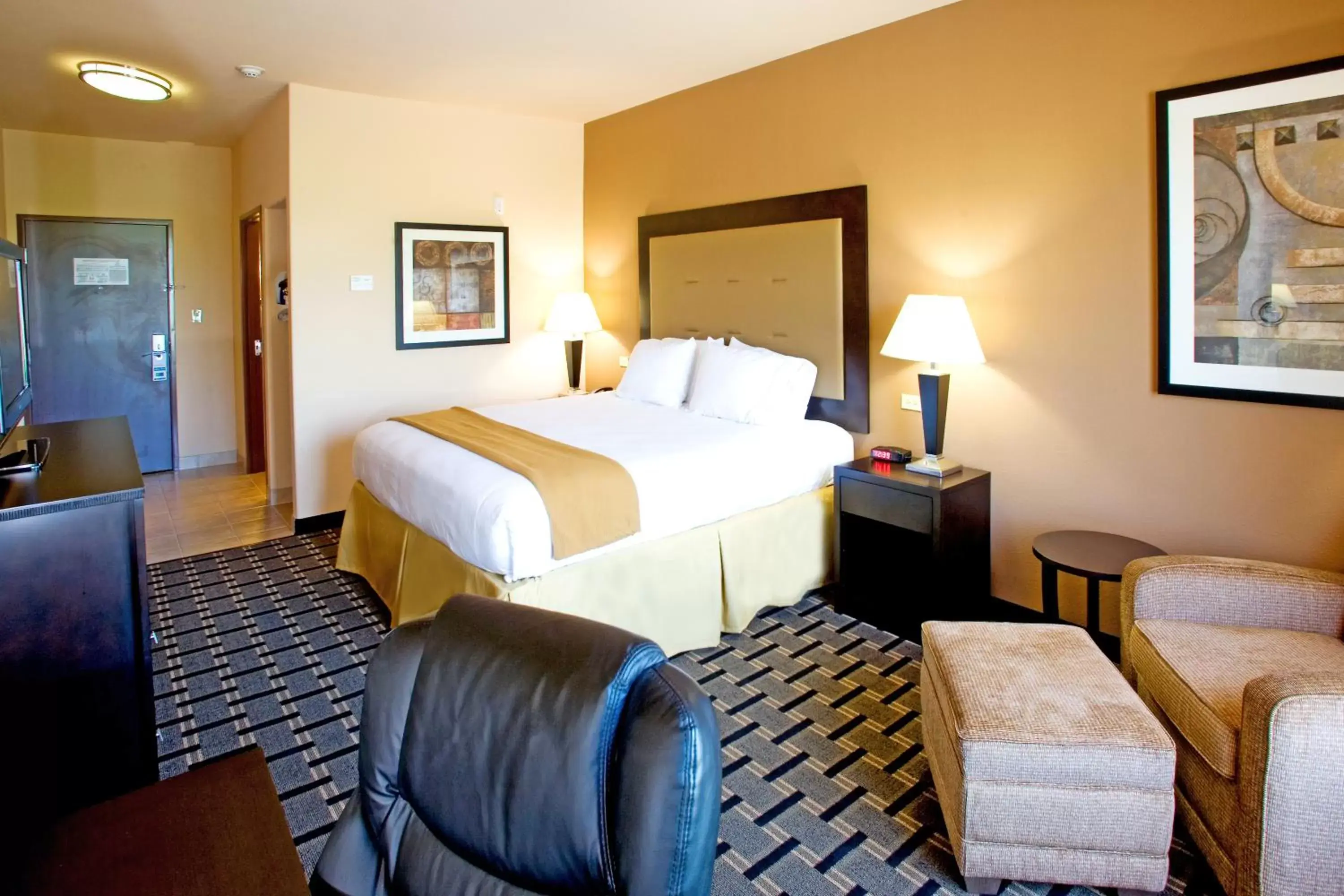 Photo of the whole room, Bed in Holiday Inn Express and Suites Beeville by IHG Photo of the whole room, Bed in Holiday Inn Express and Suites Beeville by IHG