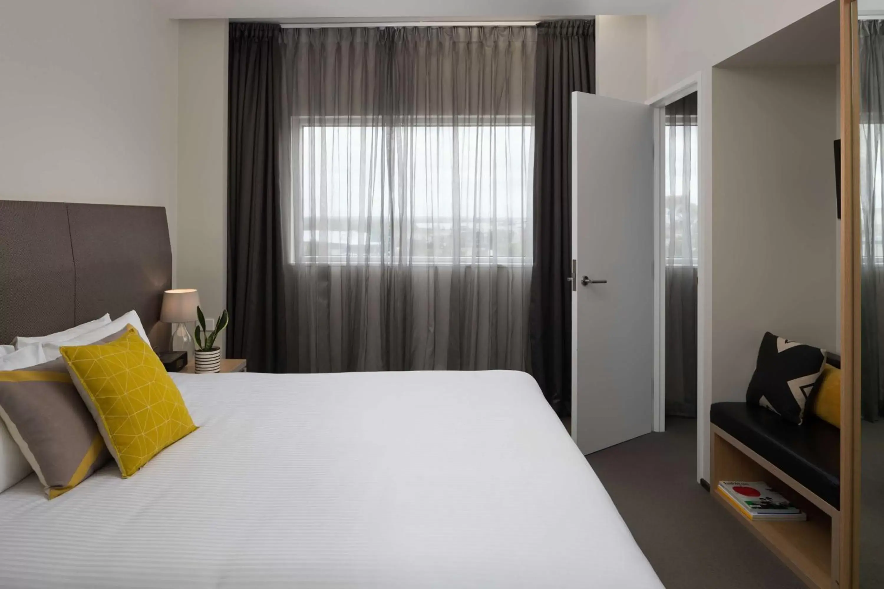 Photo of the whole room, Bed in Atura Dandenong