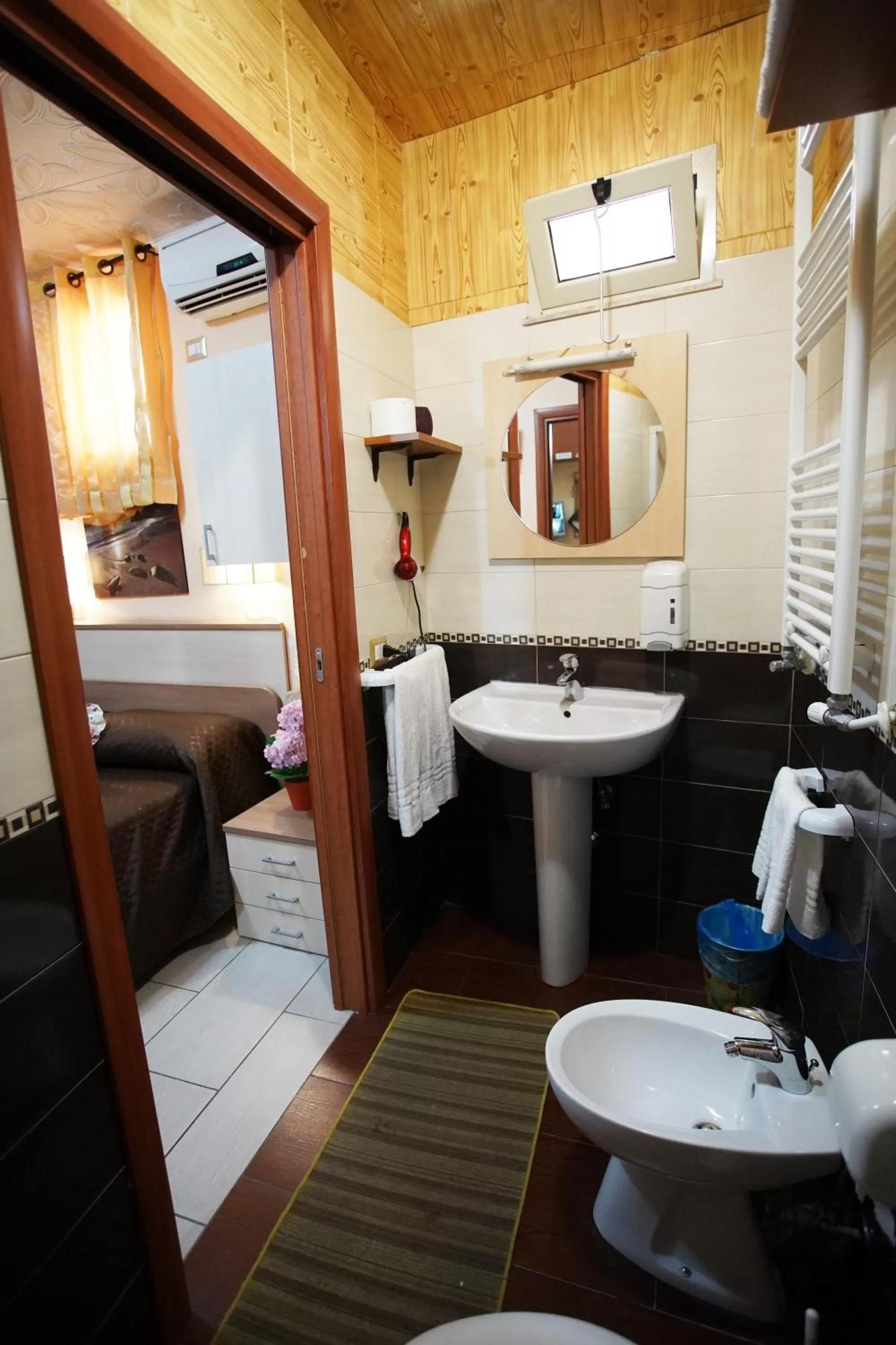 Bathroom in Golden Dreams B&B