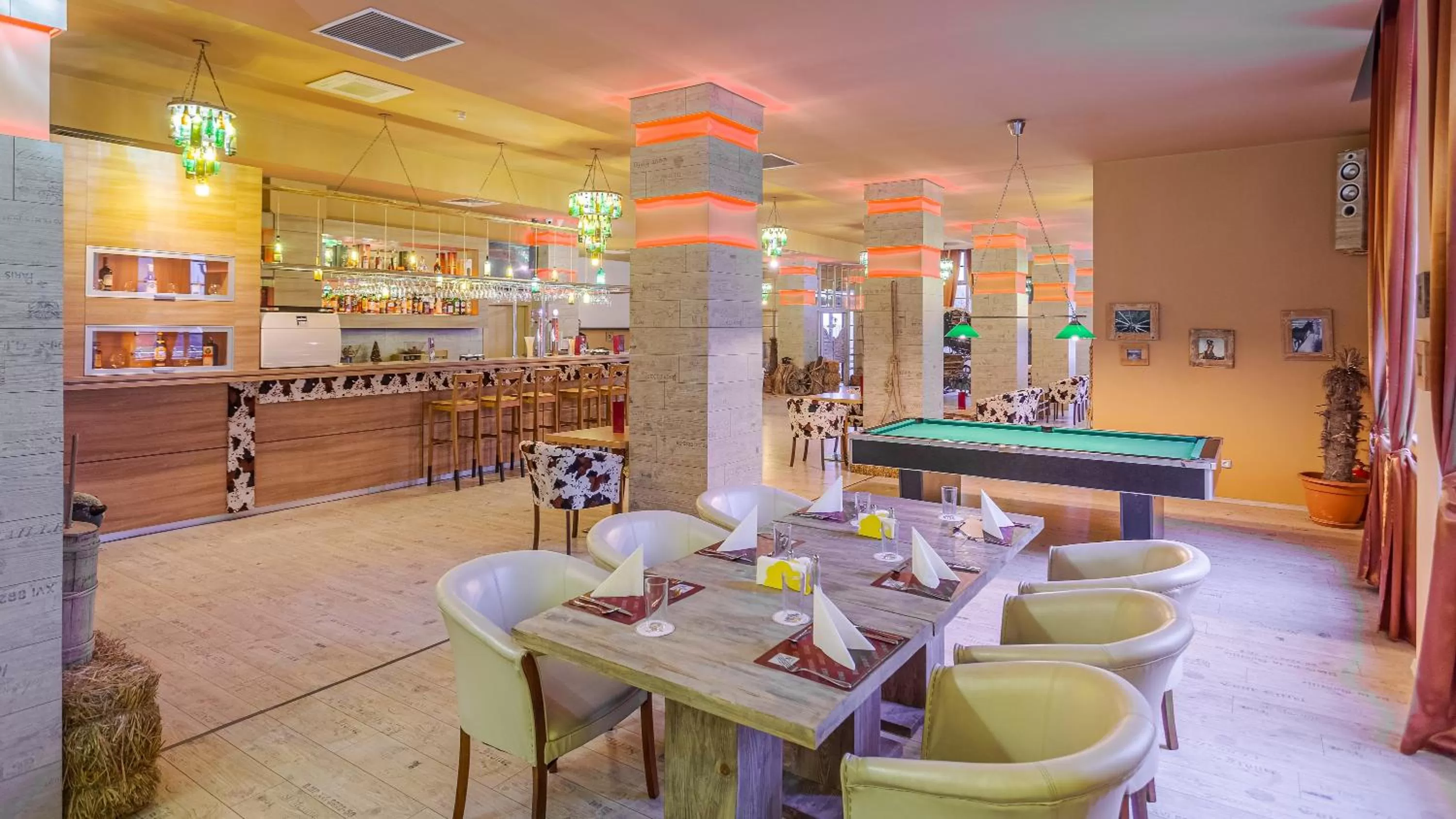 Restaurant/places to eat in RIN Airport Hotel