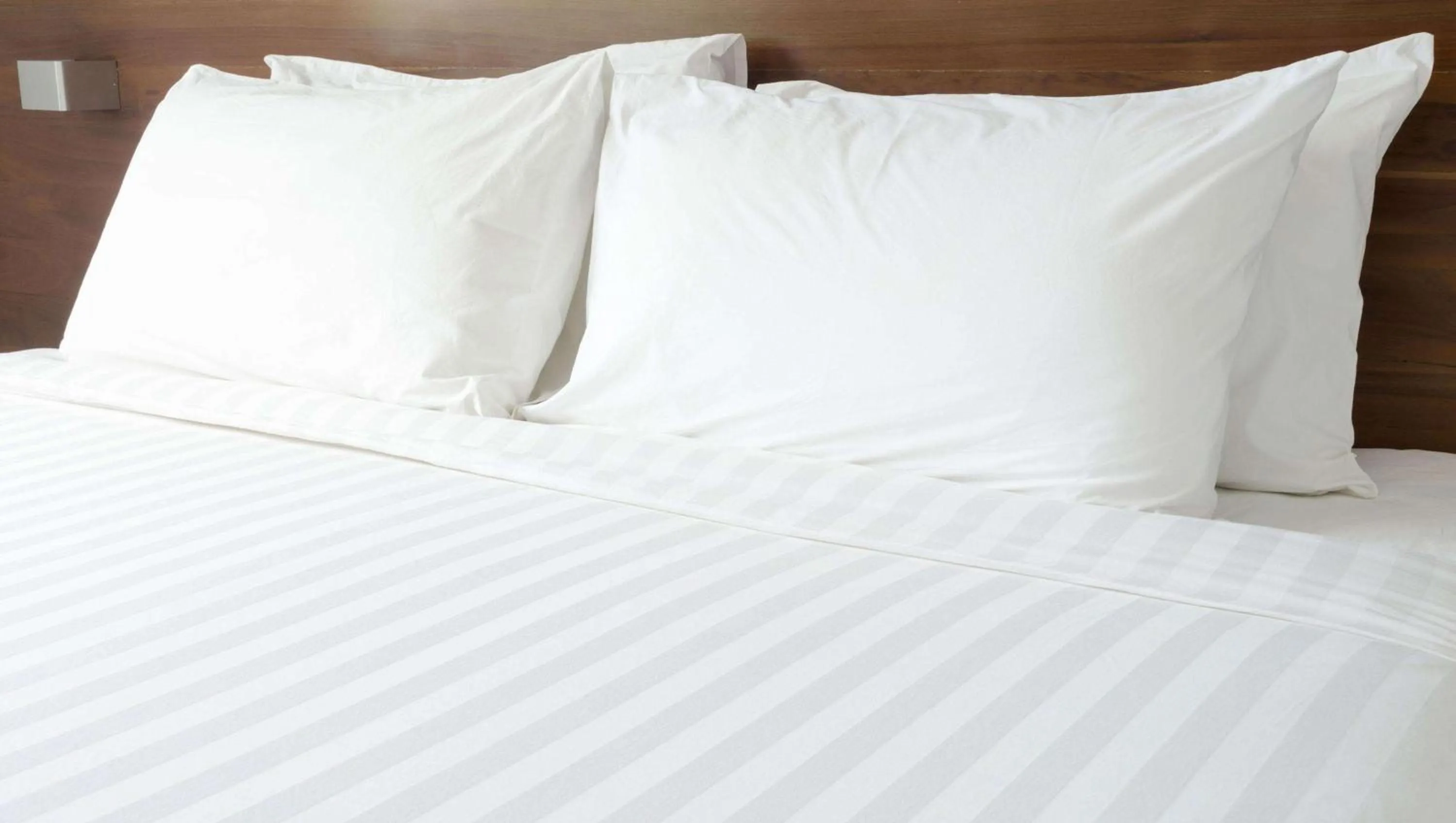 Photo of the whole room, Bed in Black Angus Motel Poteau