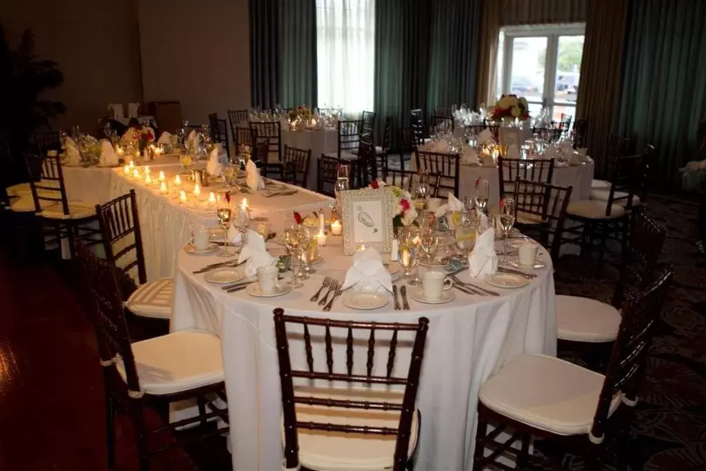 Banquet/Function facilities, Restaurant/Places to Eat in Salem Waterfront Hotel & Suites