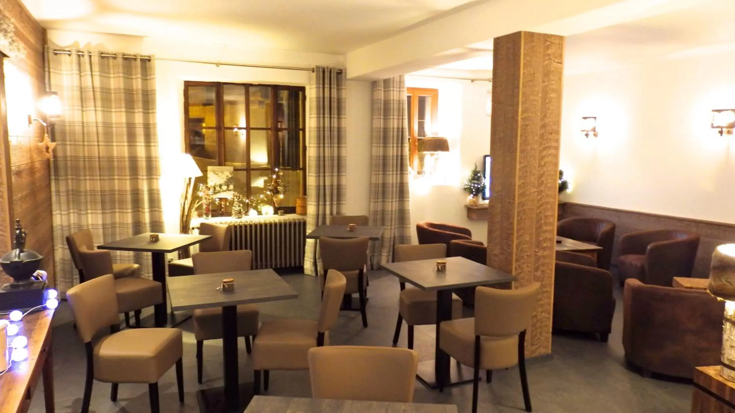 Lounge or bar, Restaurant/Places to Eat in Hôtel Viallet