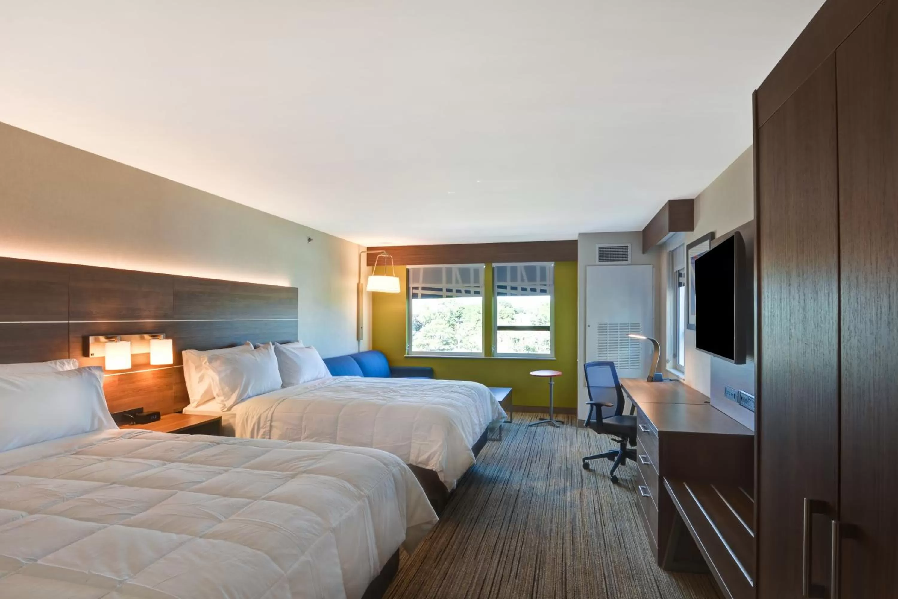 Photo of the whole room, Bed in Holiday Inn Express Boston by IHG