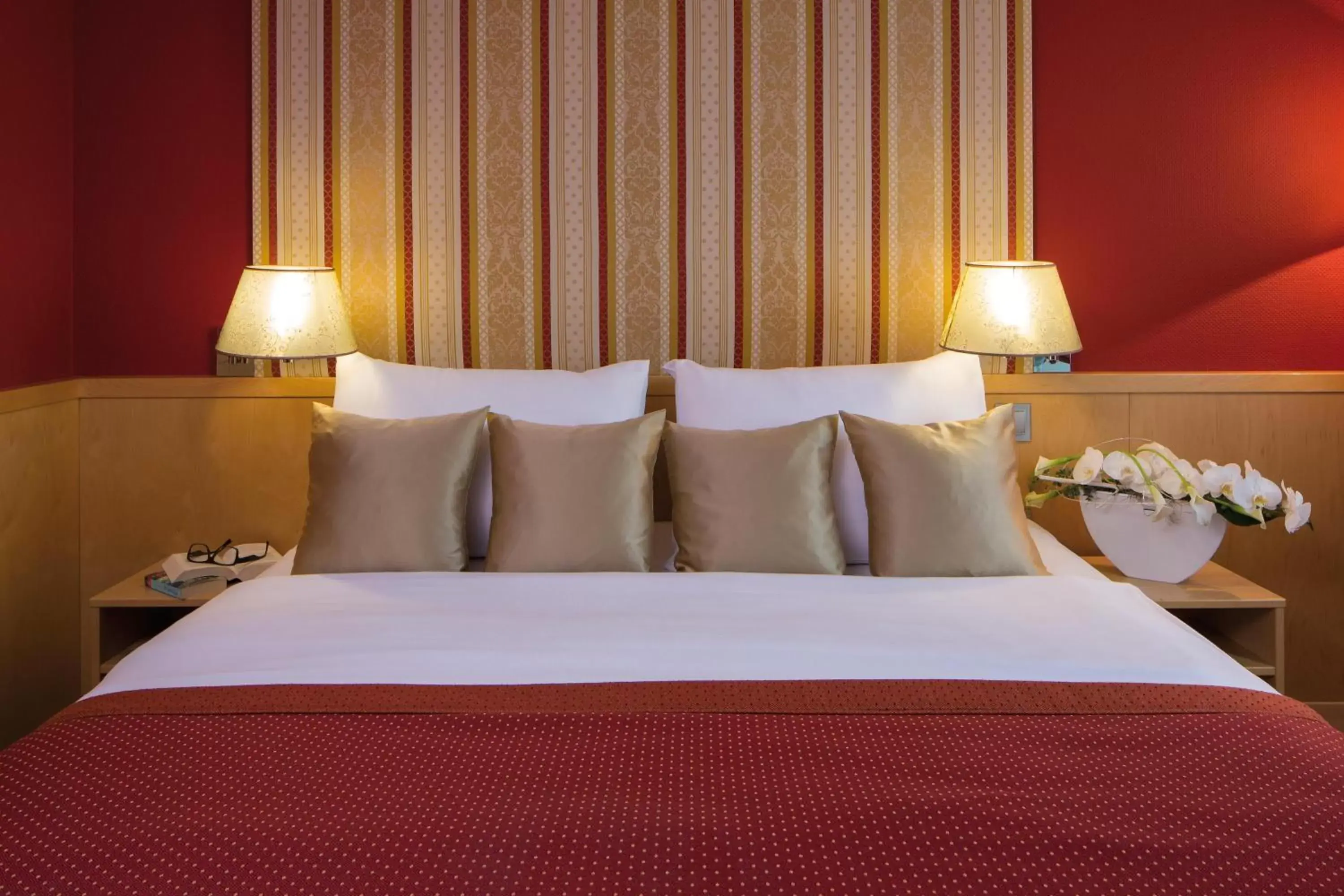 Bed in Austria Trend Hotel Ananas Wien