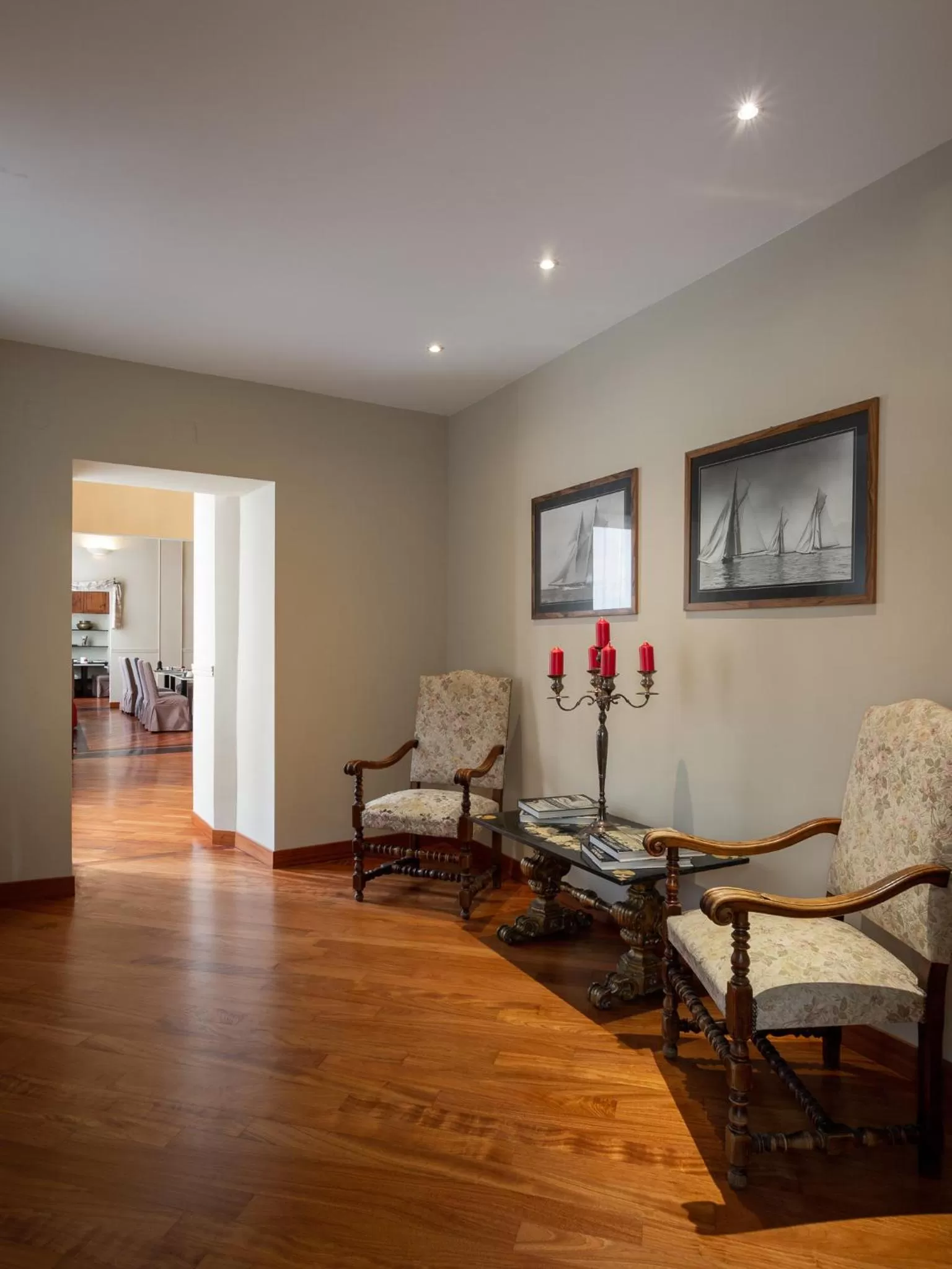 Communal lounge/ TV room in HNN Luxury Suites