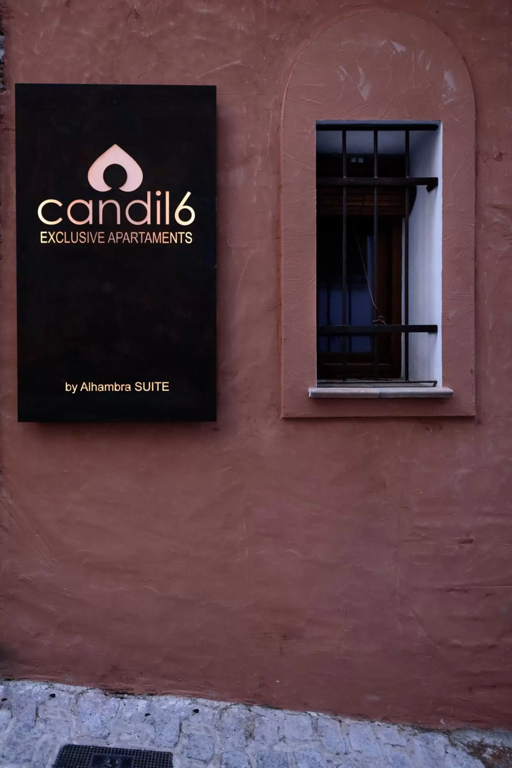 Logo/Certificate/Sign in CANDIL SUITE Comares