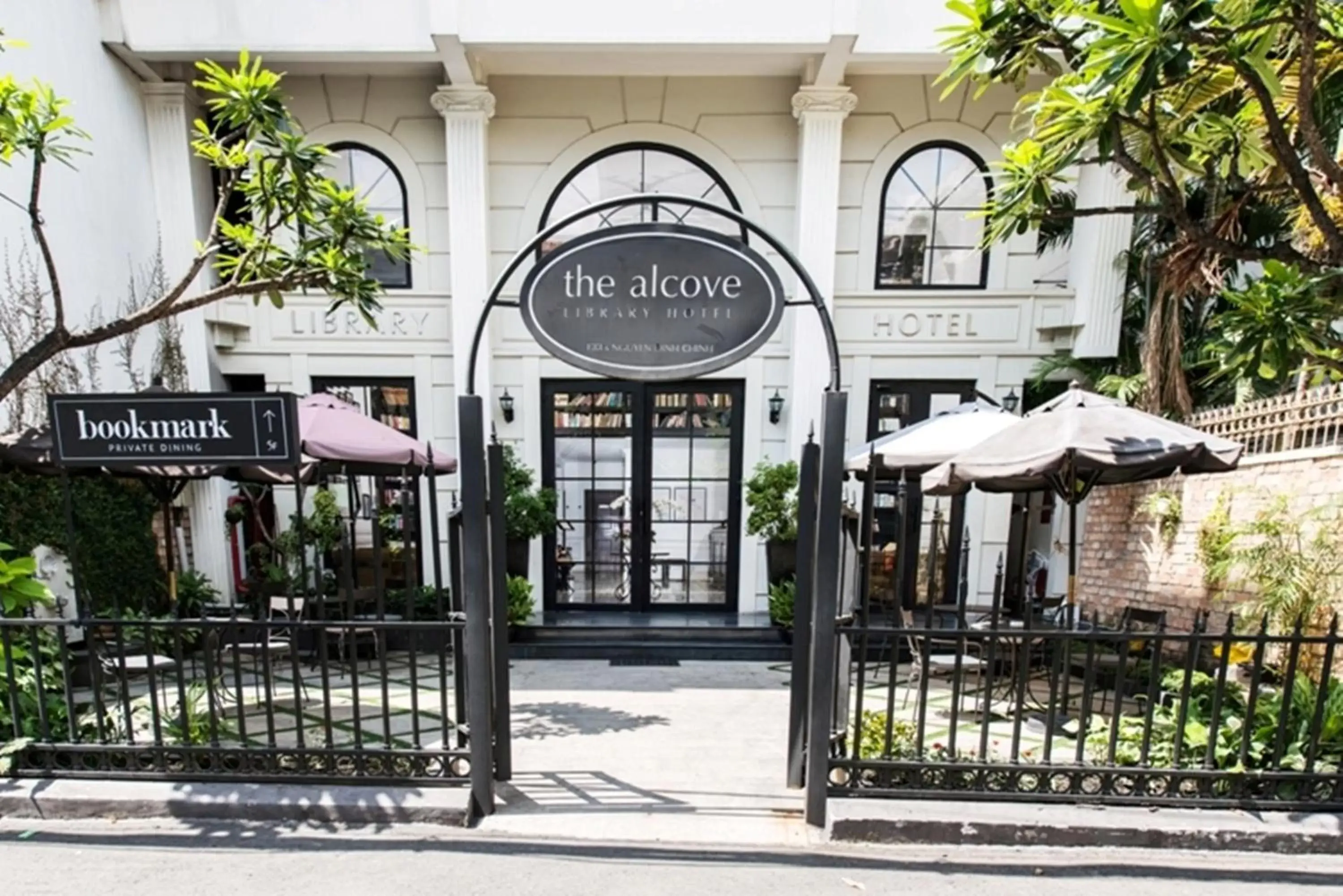 Facade/entrance in The Alcove Library Hotel Facade/entrance in The Alcove Library Hotel