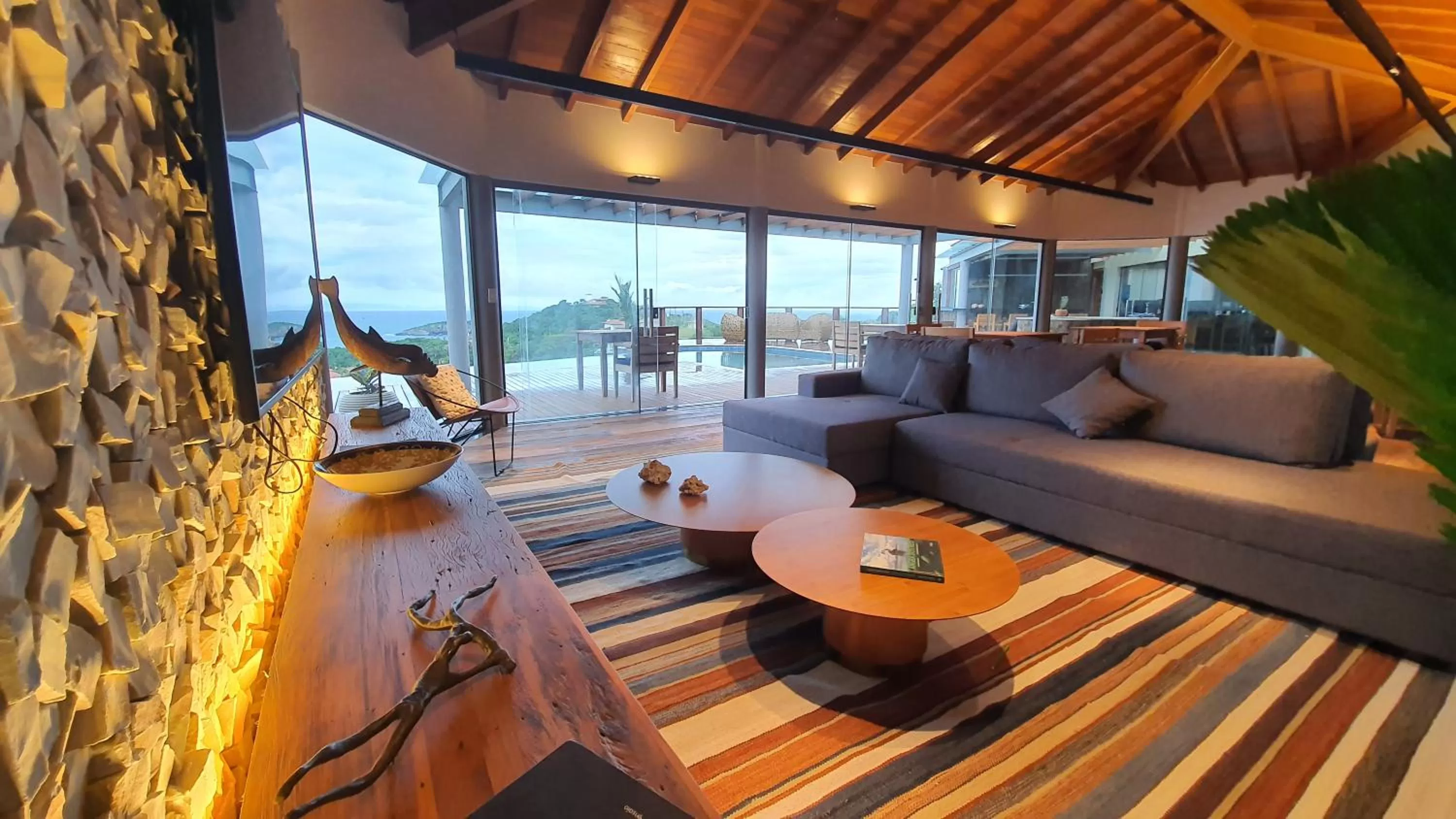 Communal lounge/ TV room in Casa Mirador Boutique Hotel