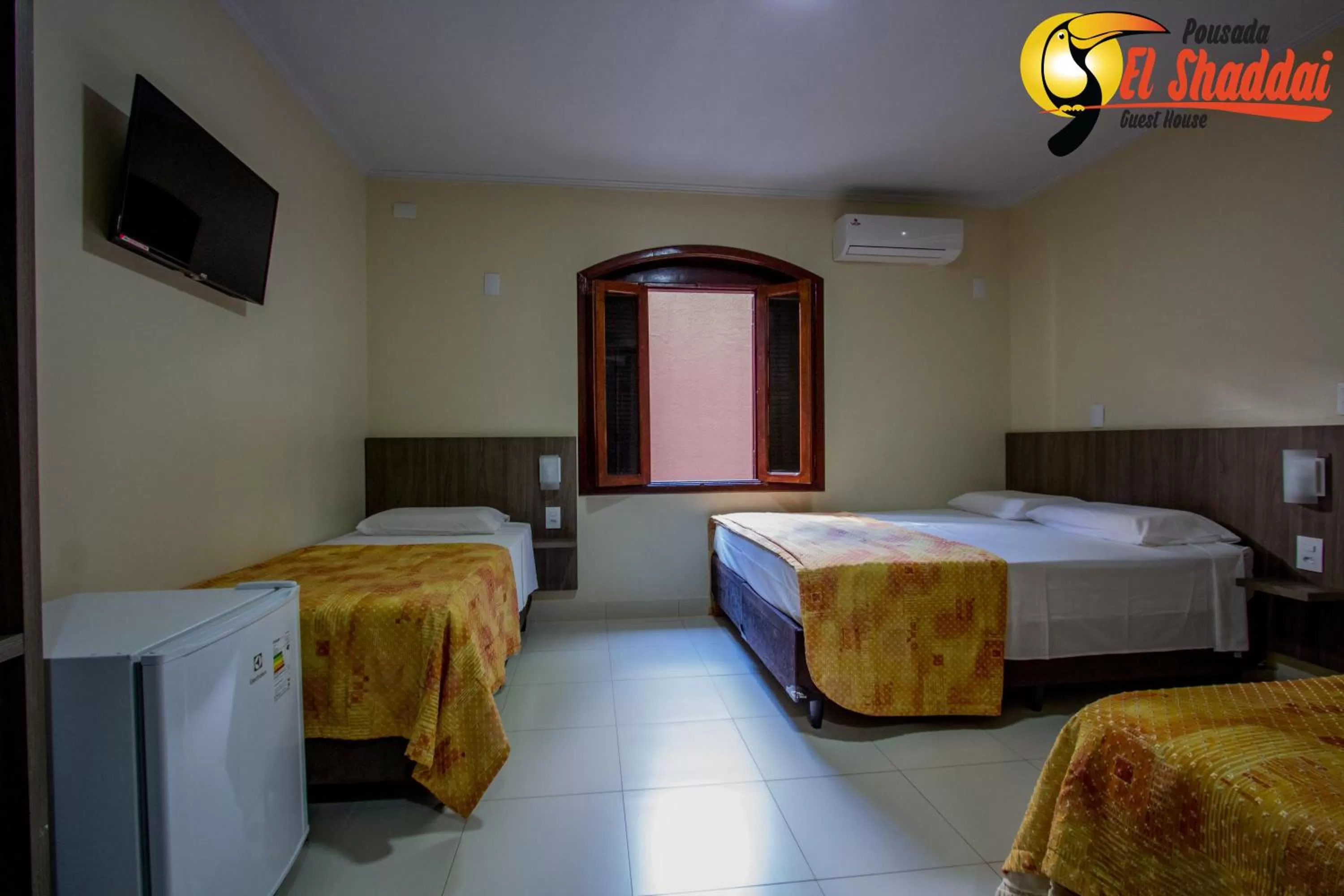 Shower, Bed in Pousada El Shaddai