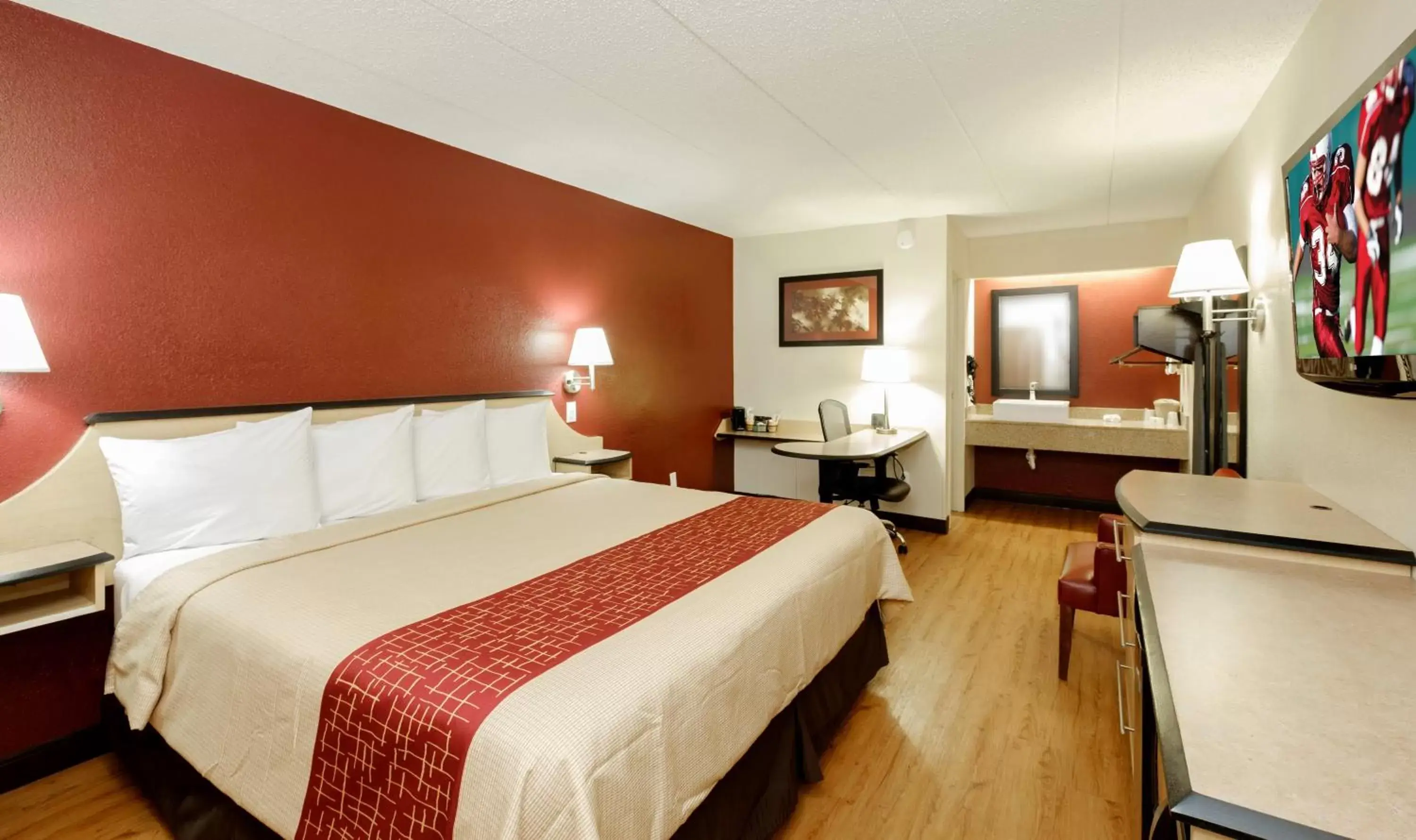 Photo of the whole room in Red Roof Inn Columbus West - Hilliard